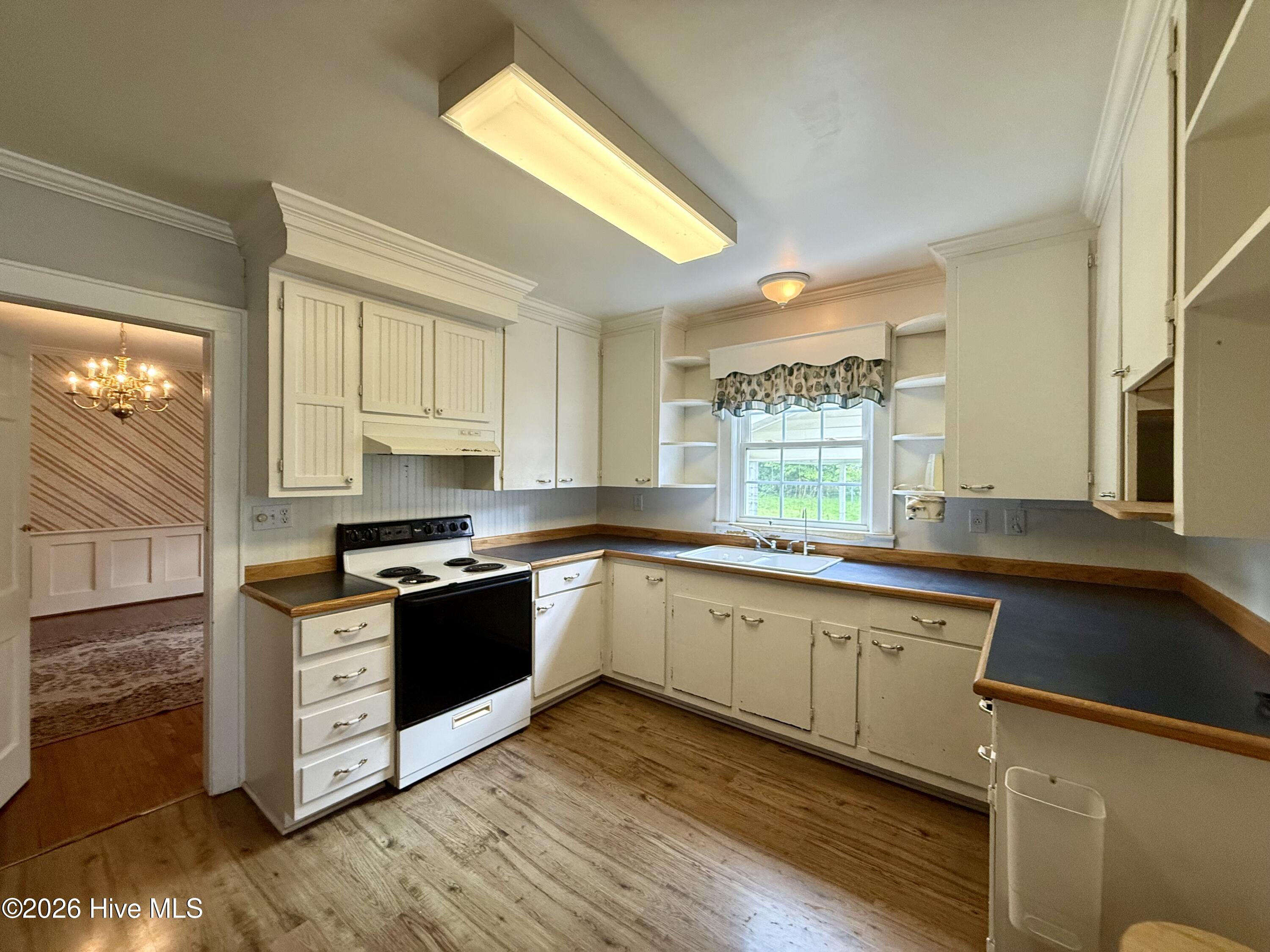208 Crescent Drive Property Photo 5