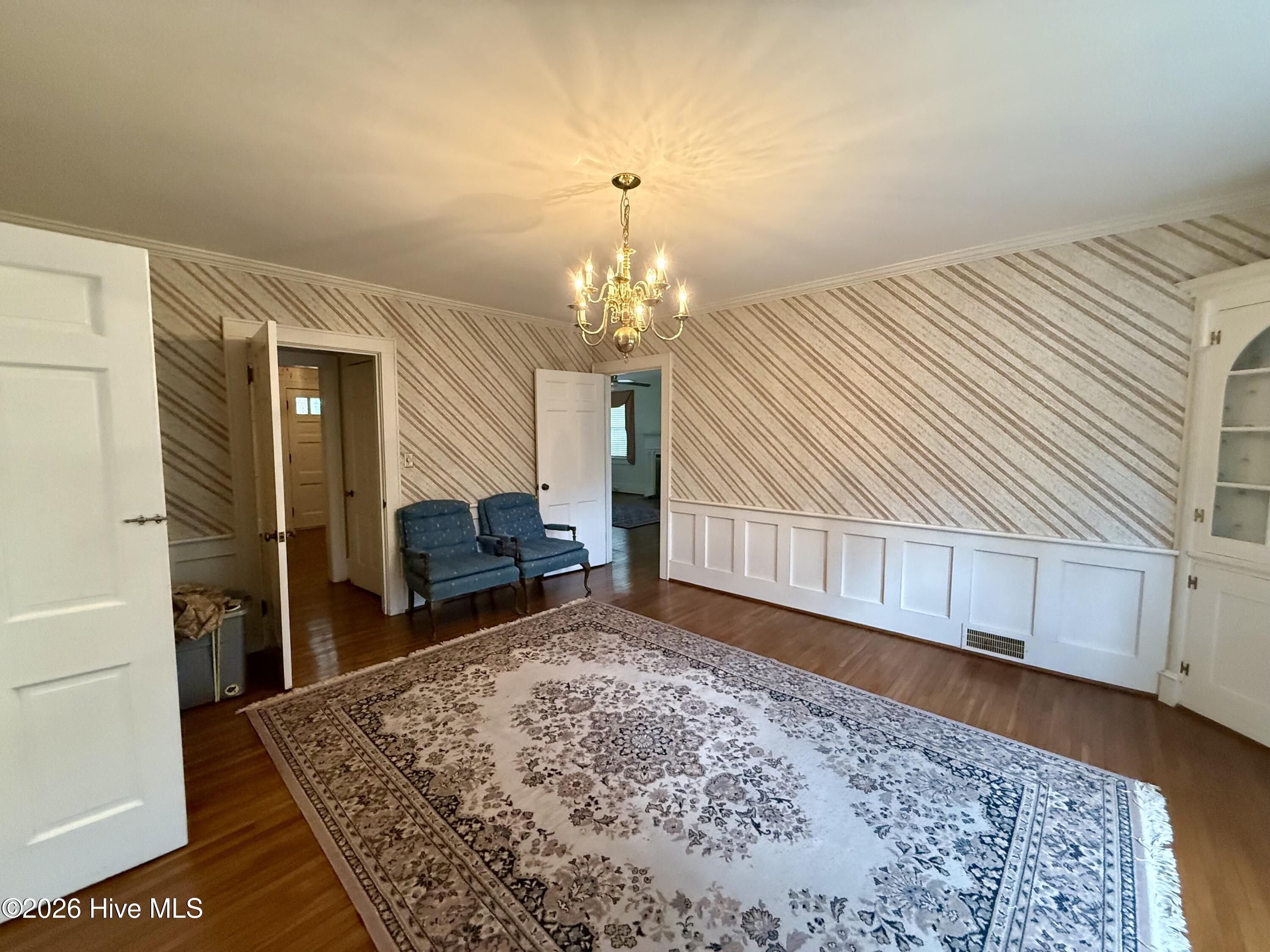 208 Crescent Drive Property Photo 10