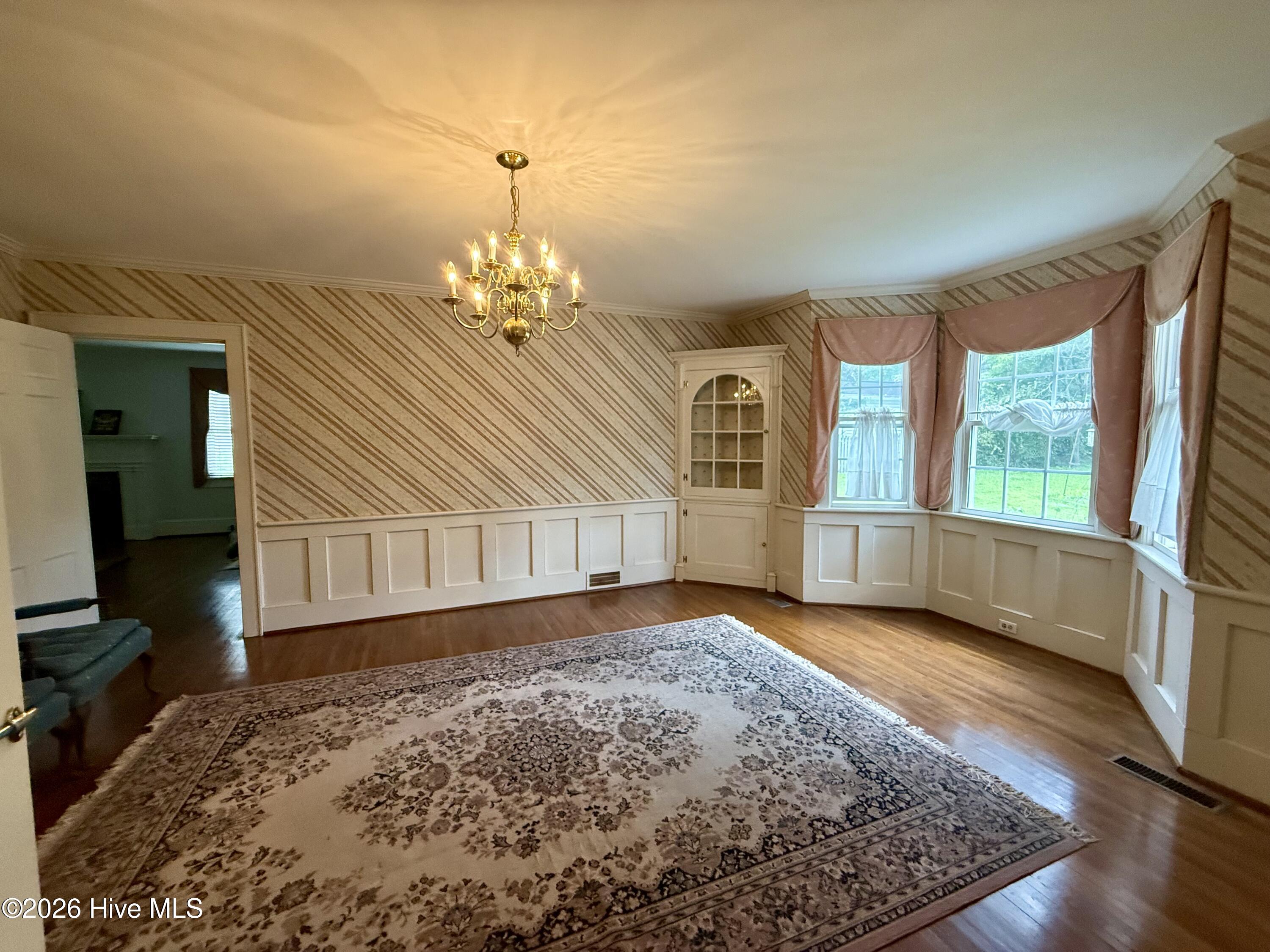 208 Crescent Drive Property Photo 11