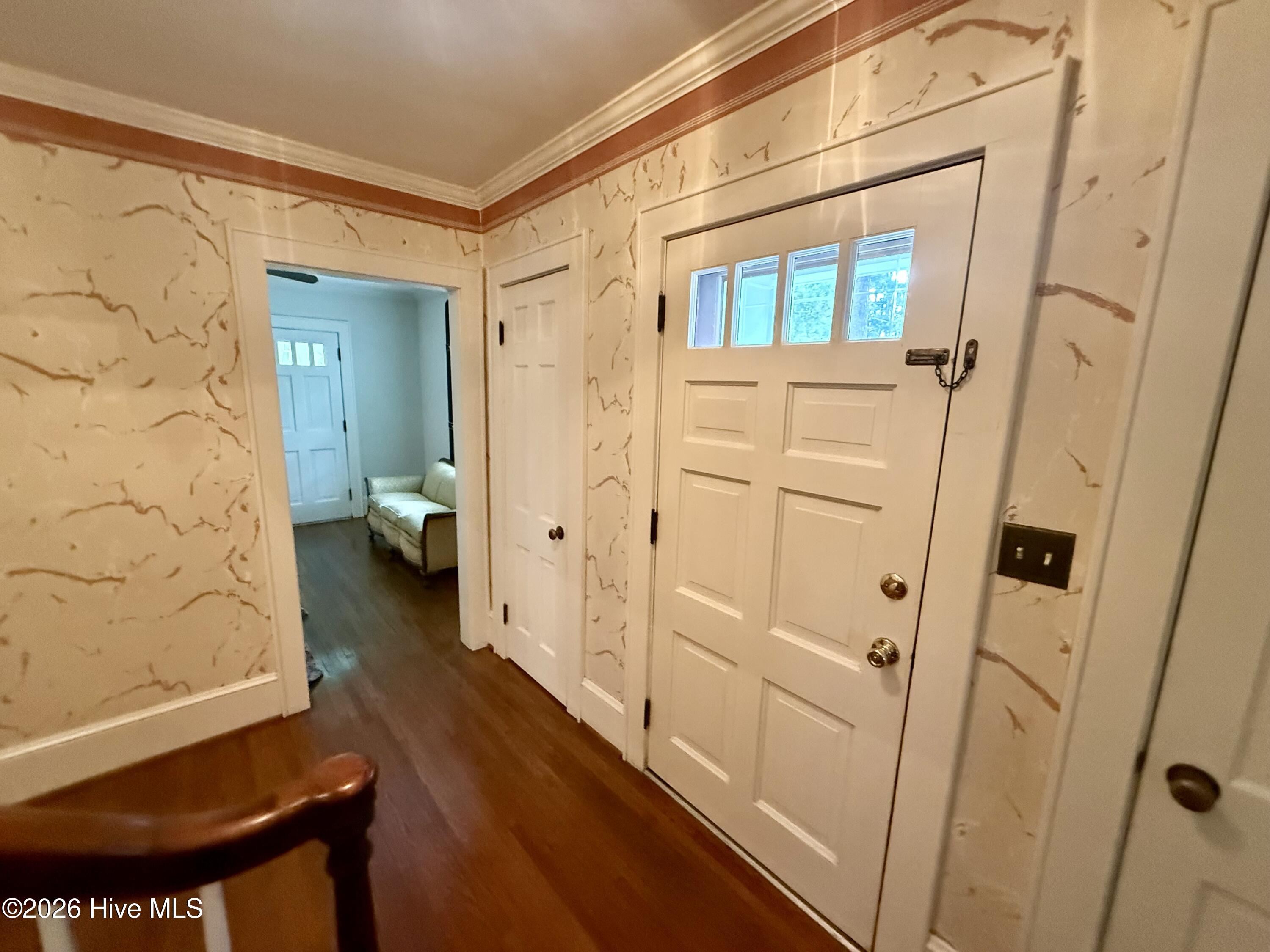 208 Crescent Drive Property Photo 17