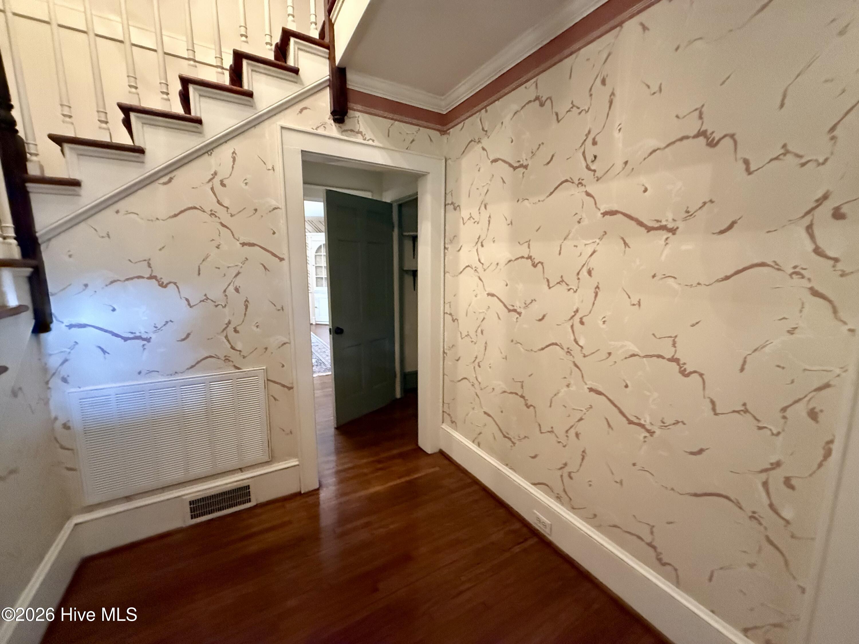 208 Crescent Drive Property Photo 18