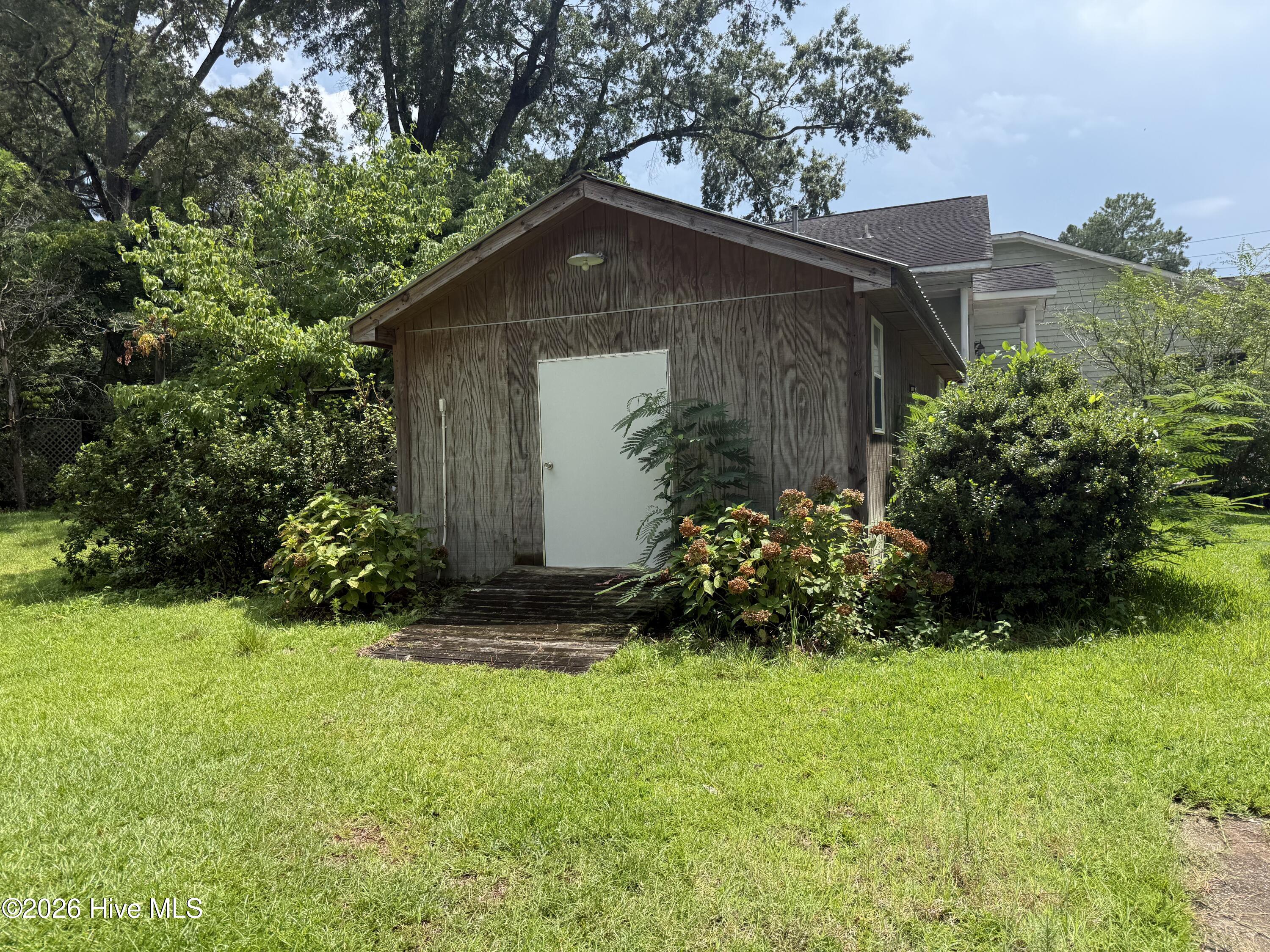 208 Crescent Drive Property Photo 39