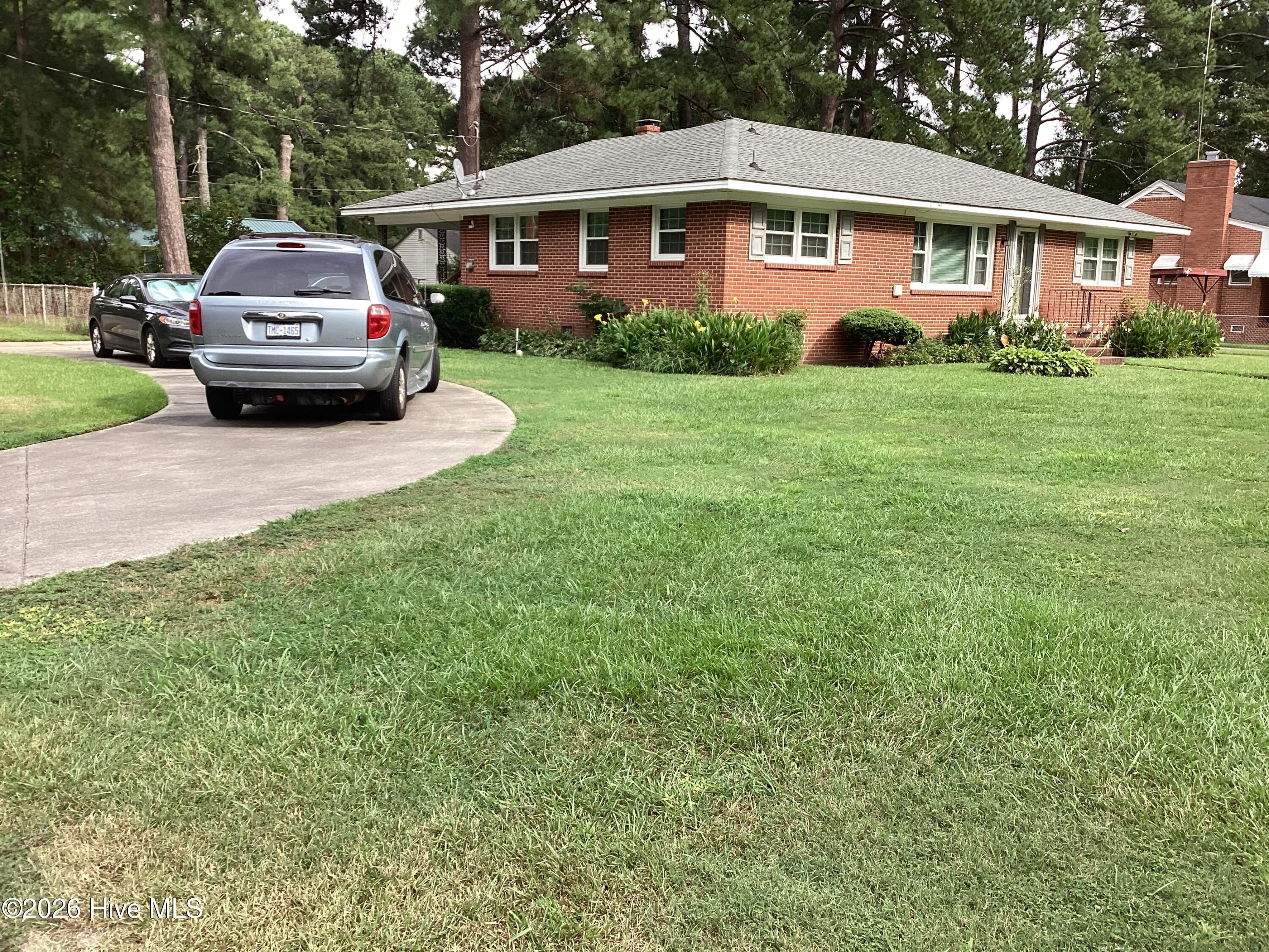 329 Mallory Street Property Photo 3