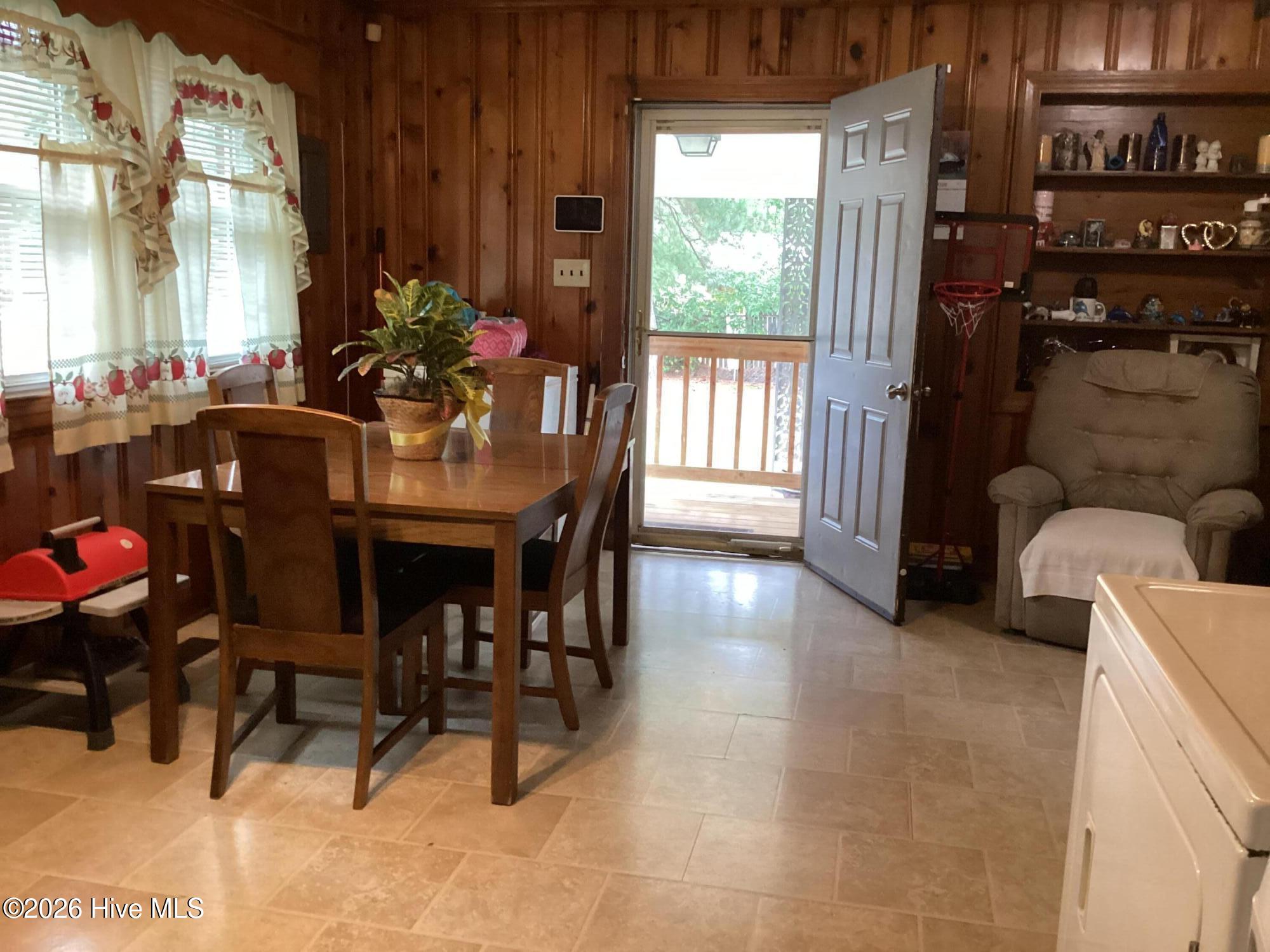 329 Mallory Street Property Photo 5