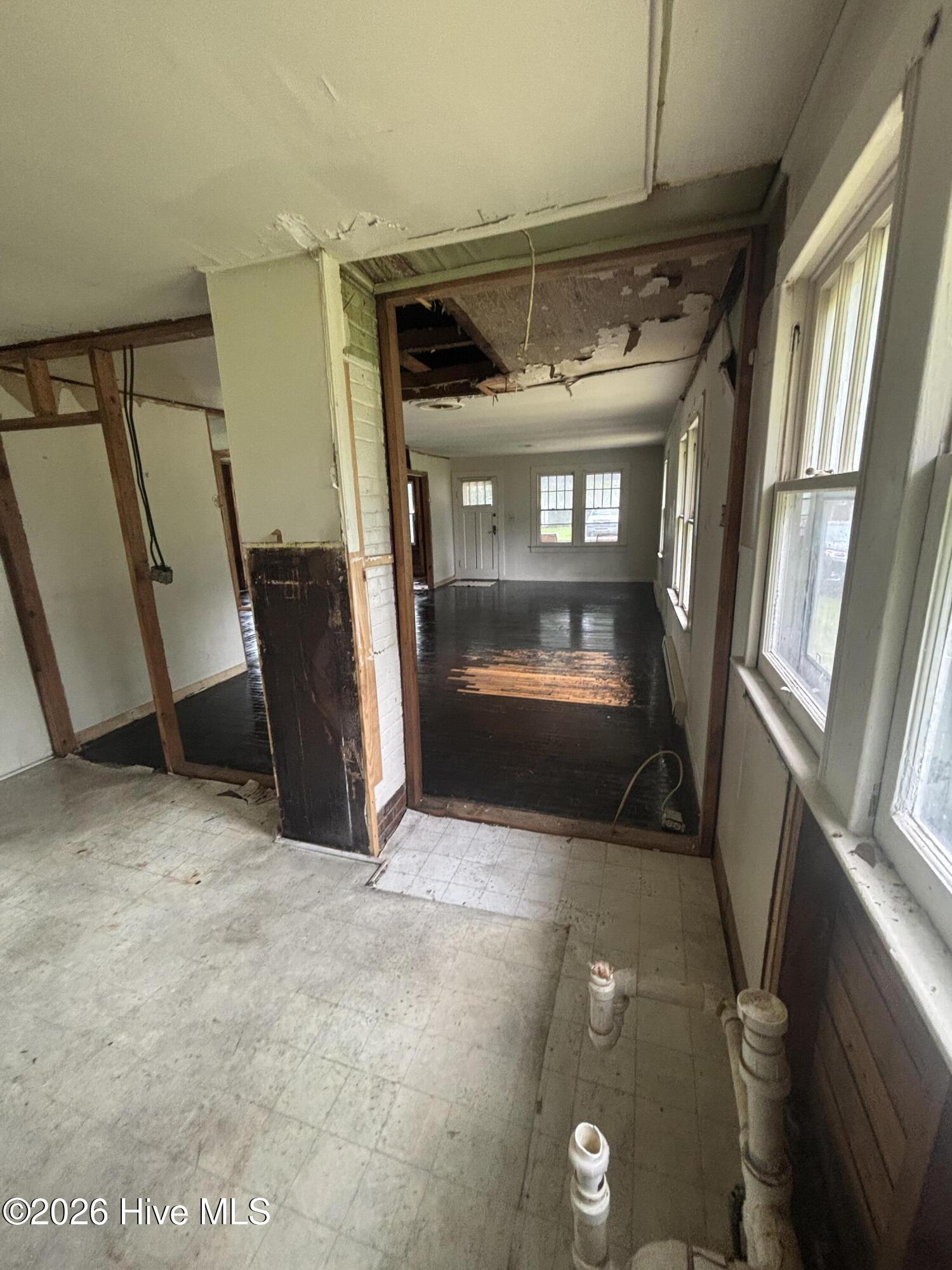 222 Evans Street Property Photo 9
