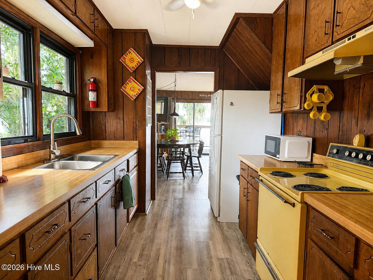 4325 Riverneck Road Property Photo 10