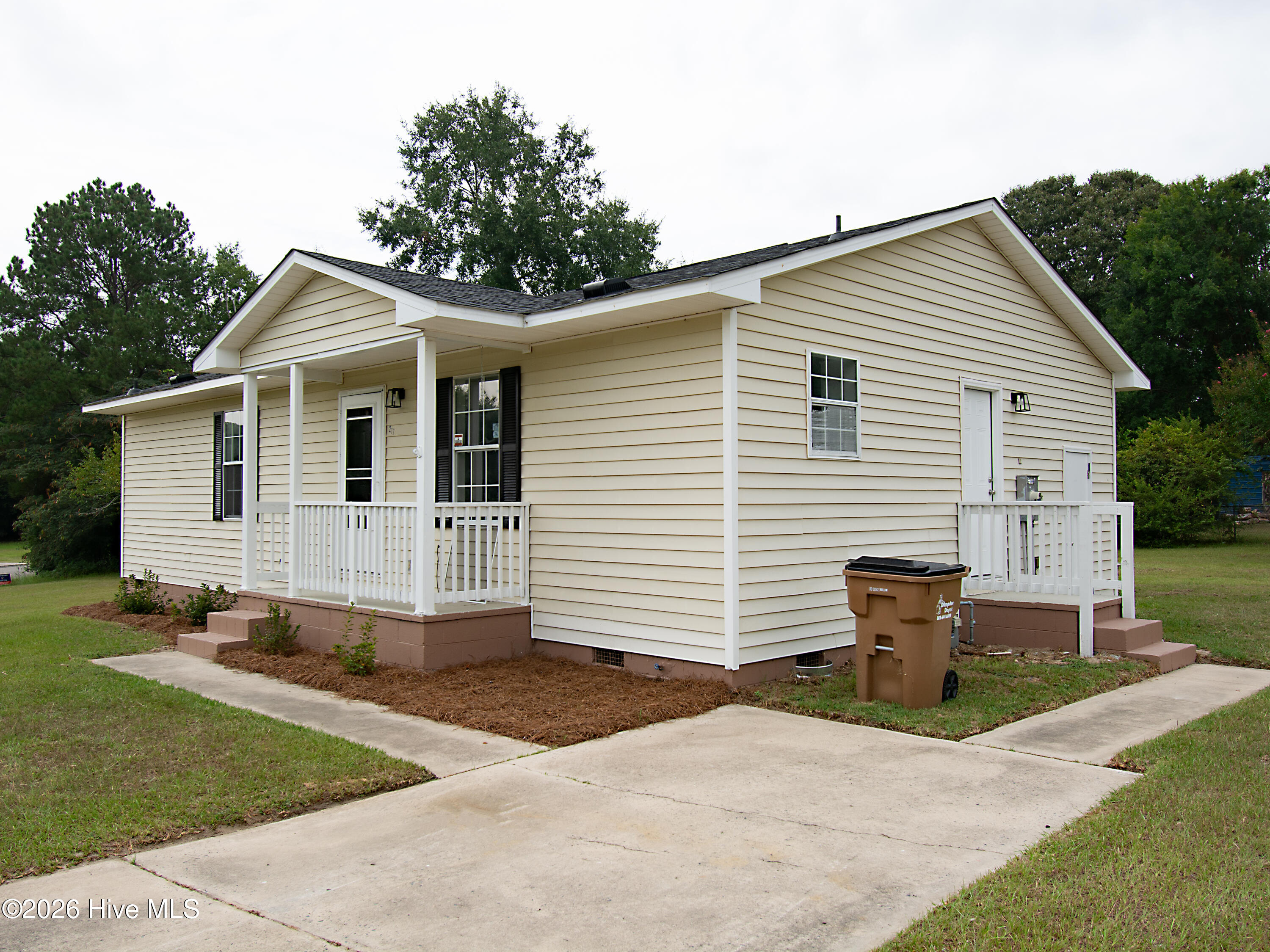 211 Runs Creek Drive Property Photo 2