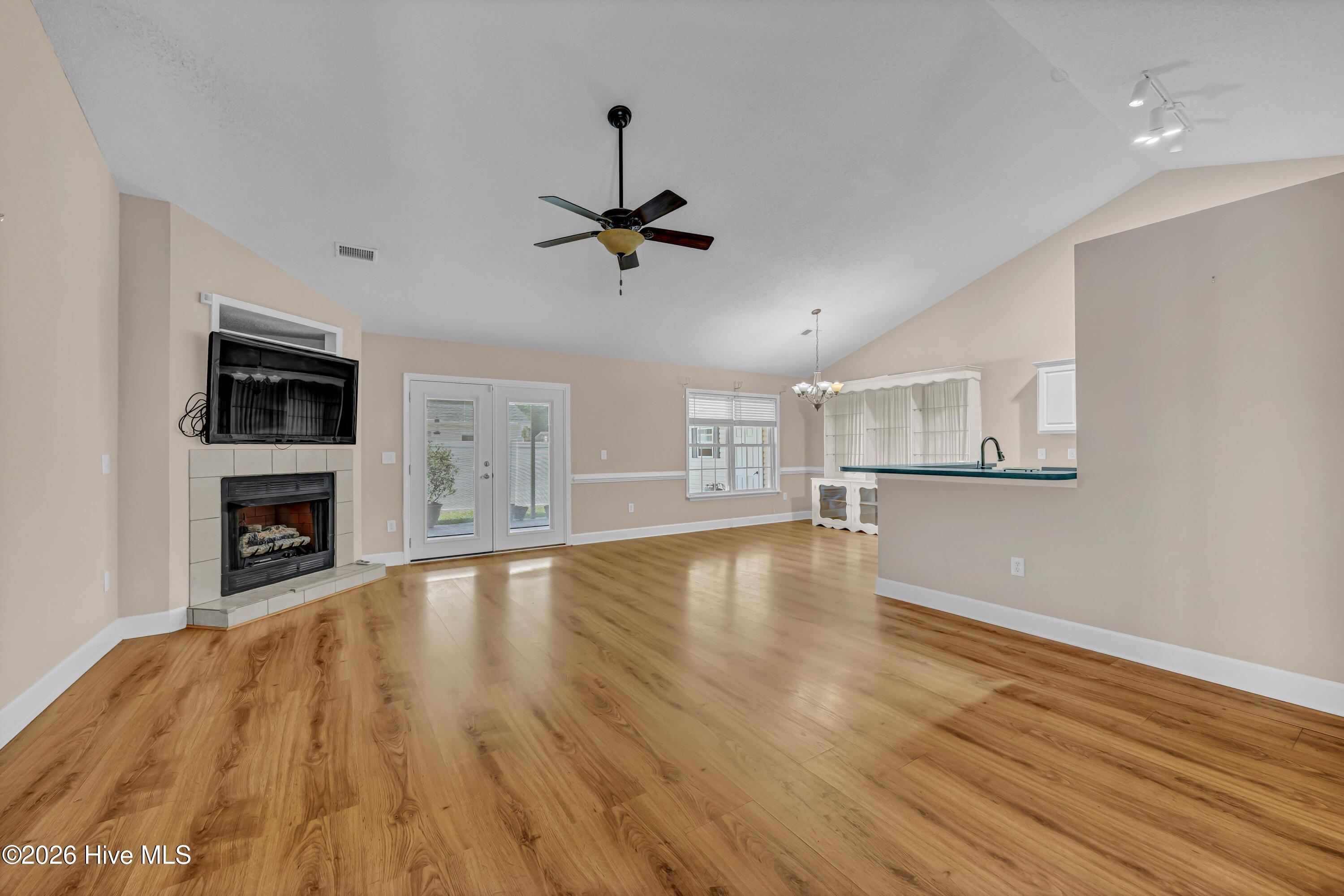 512 Hyacinth Drive Property Photo 7