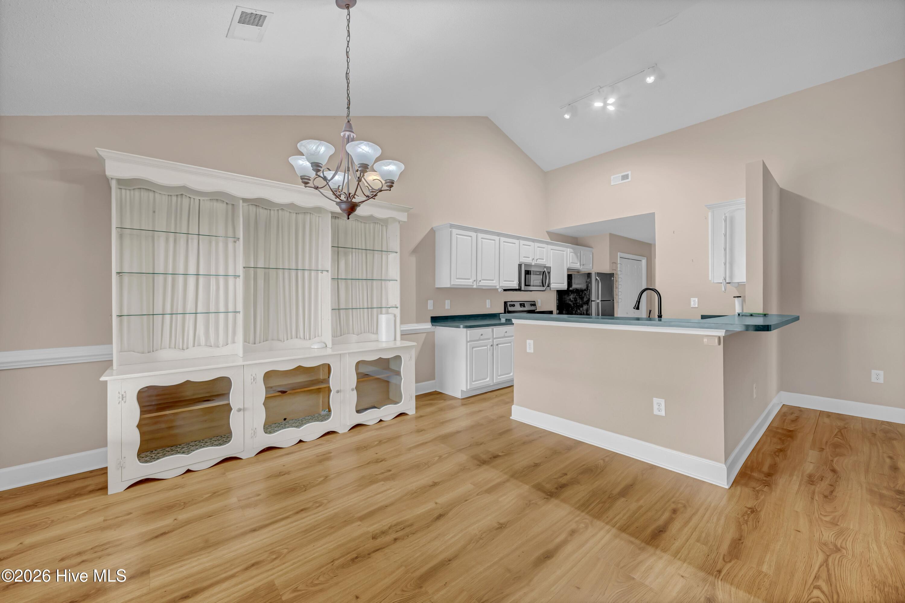 512 Hyacinth Drive Property Photo 10
