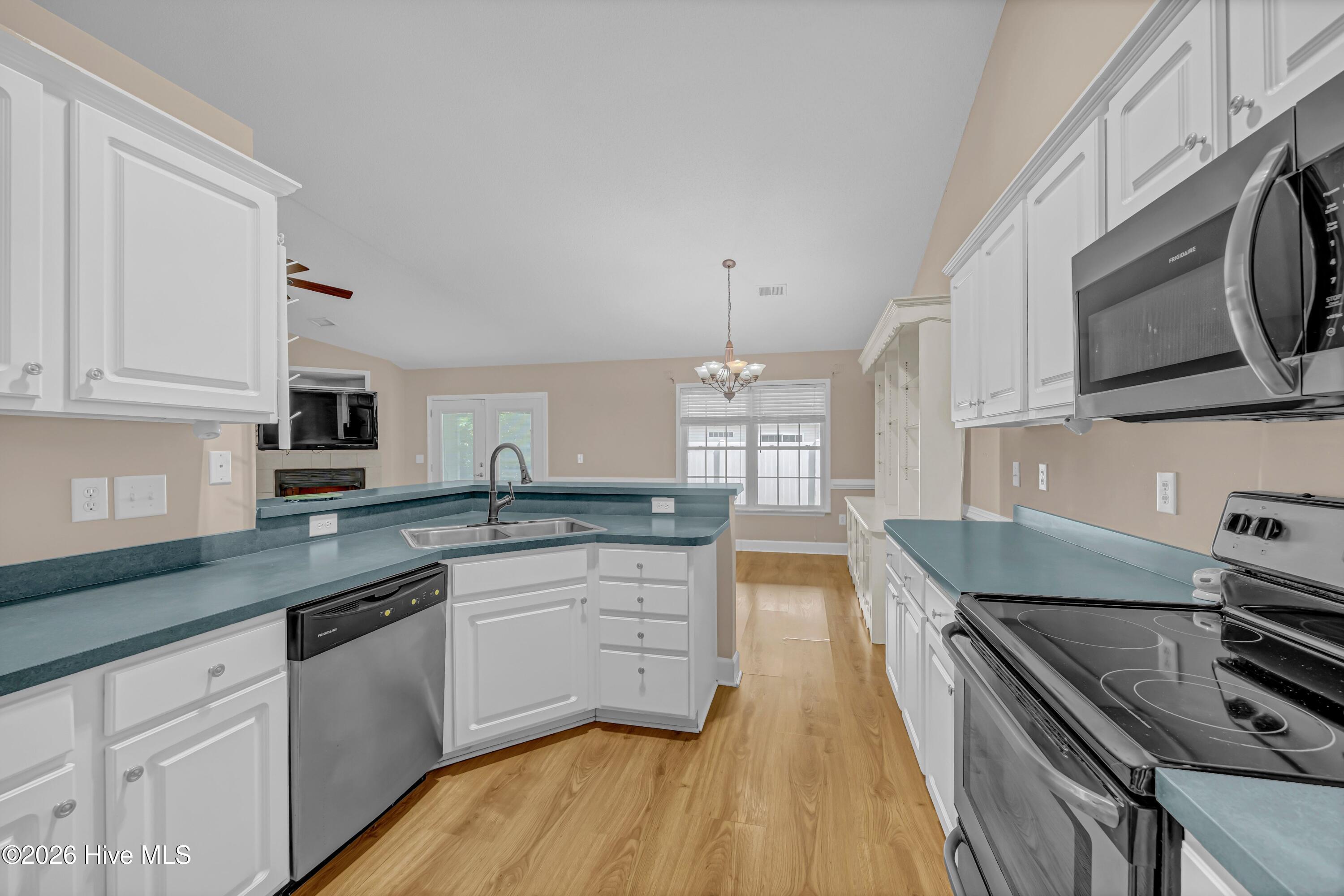 512 Hyacinth Drive Property Photo 12