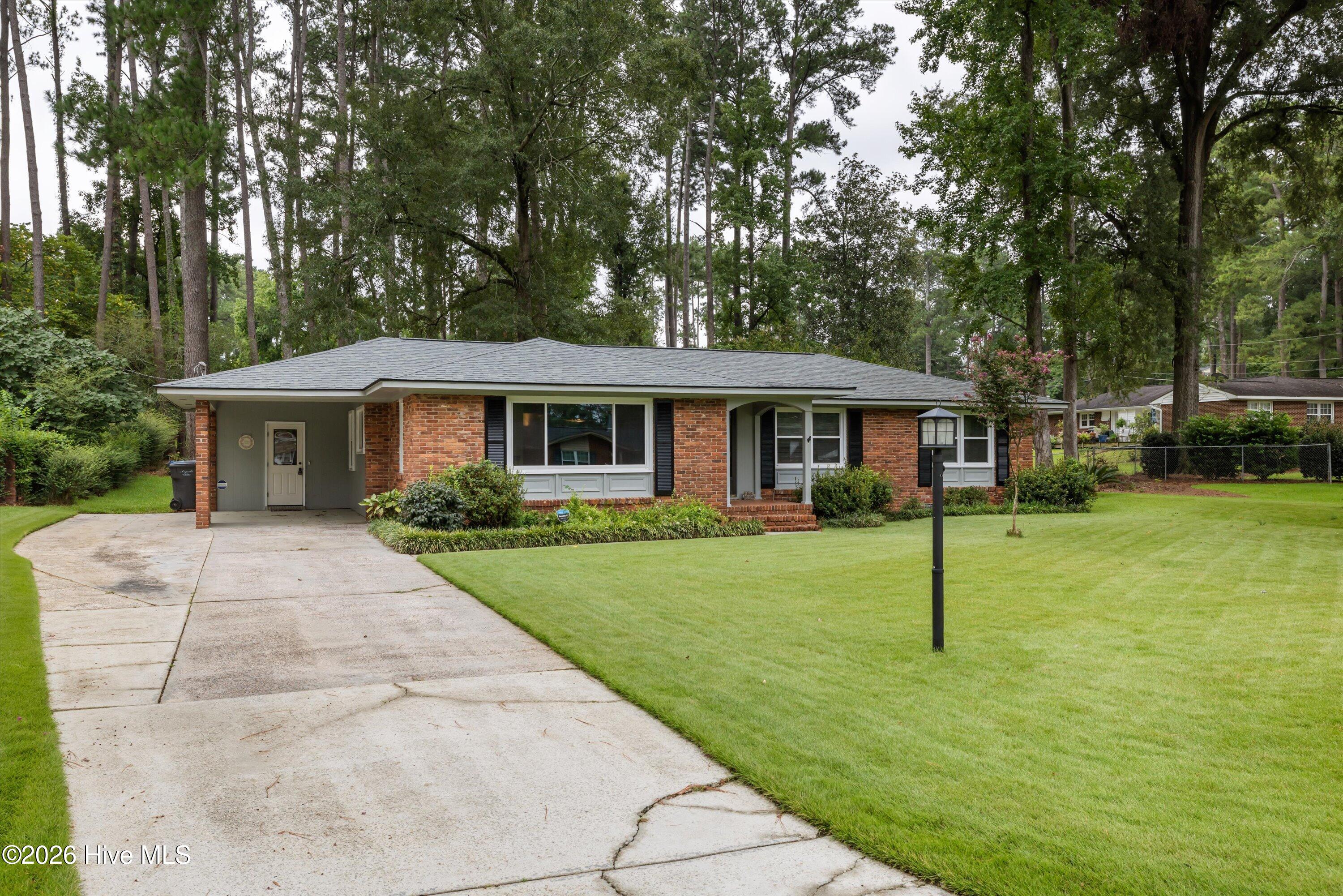 2922 Stratford Drive Property Photo 3