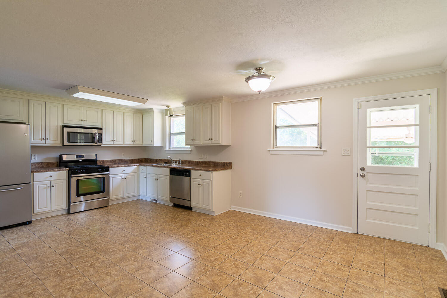406 Williams Street Property Photo 10