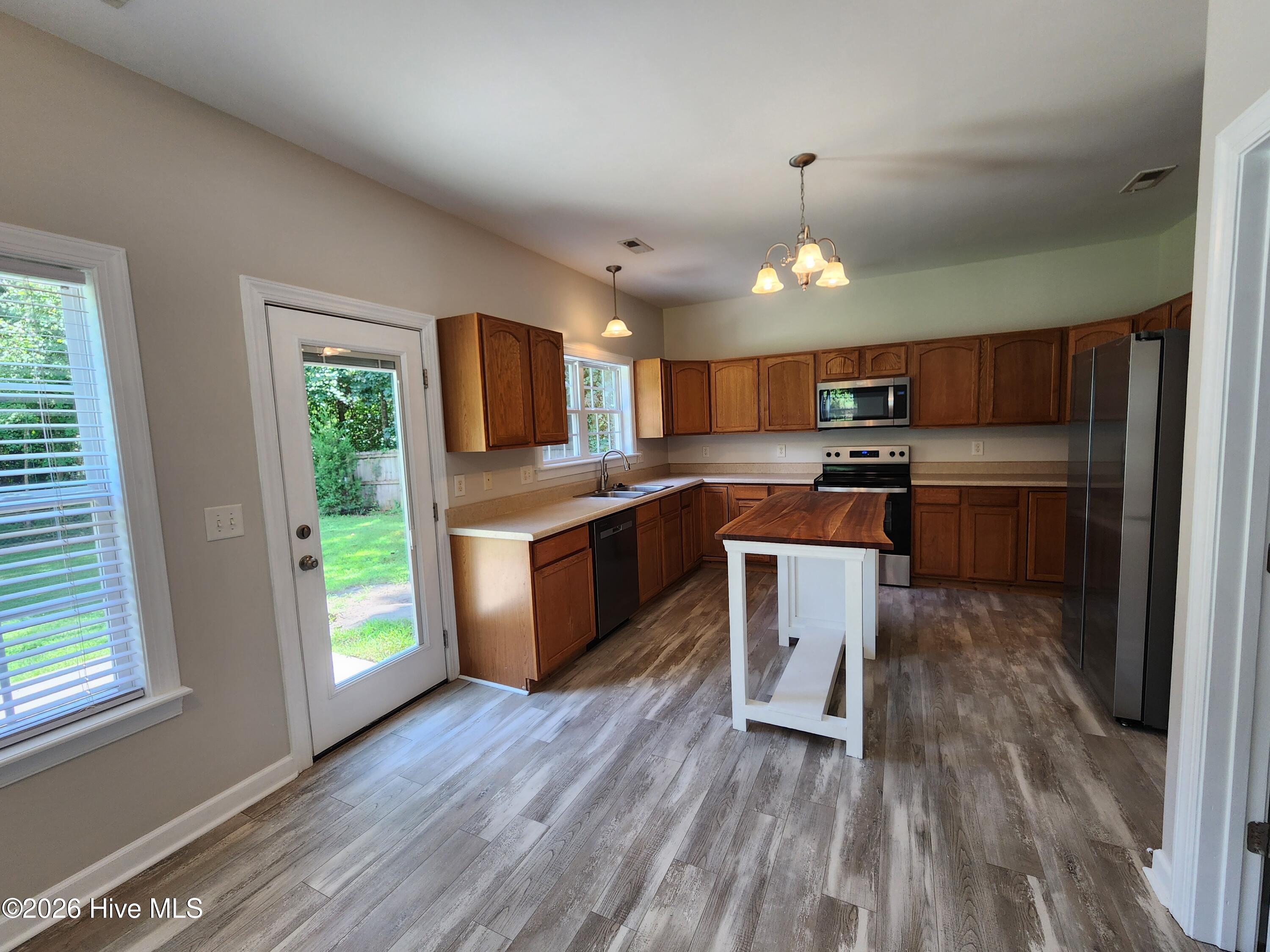 511 Sunset Strip Property Photo 8