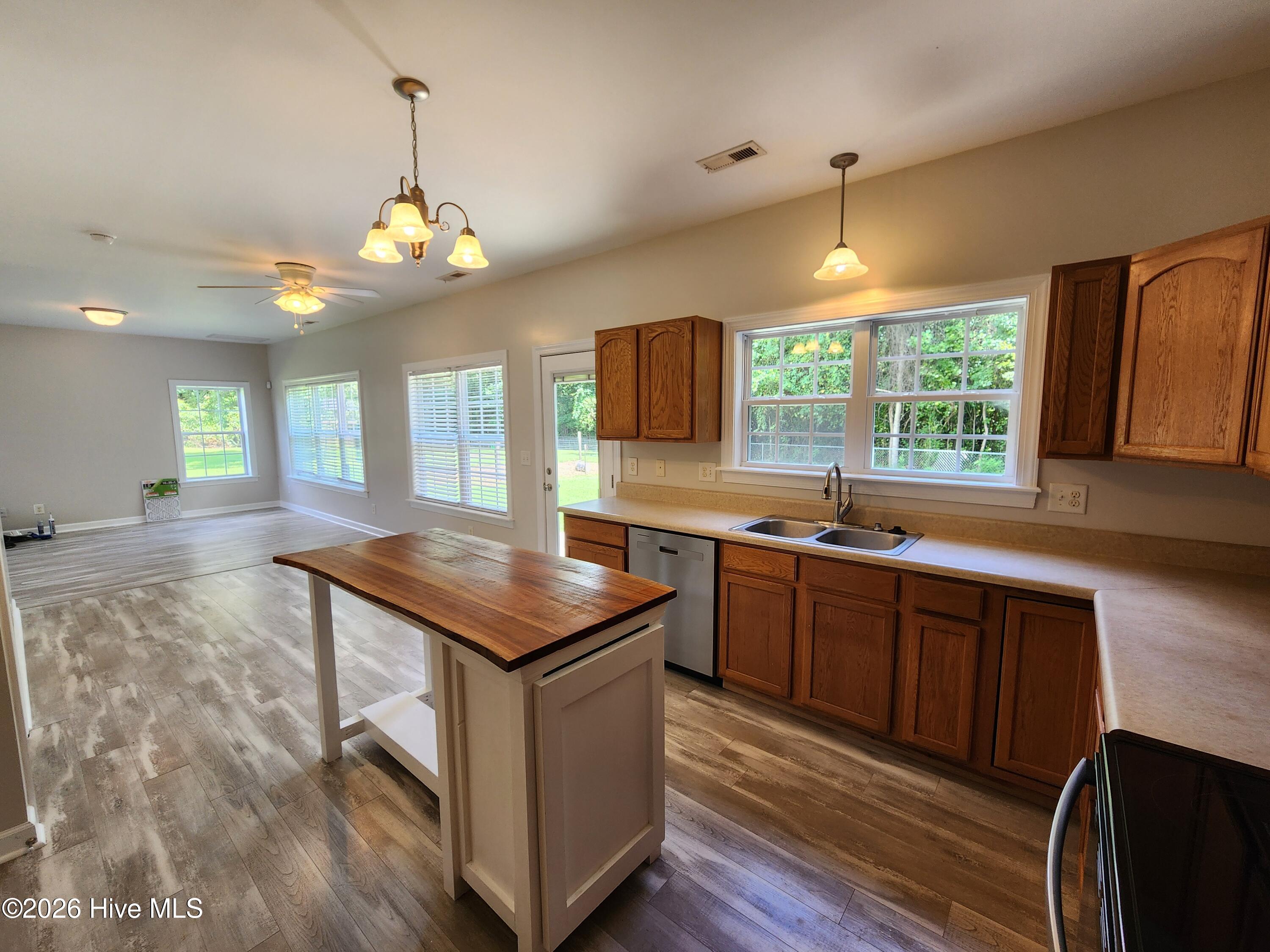 511 Sunset Strip Property Photo 10