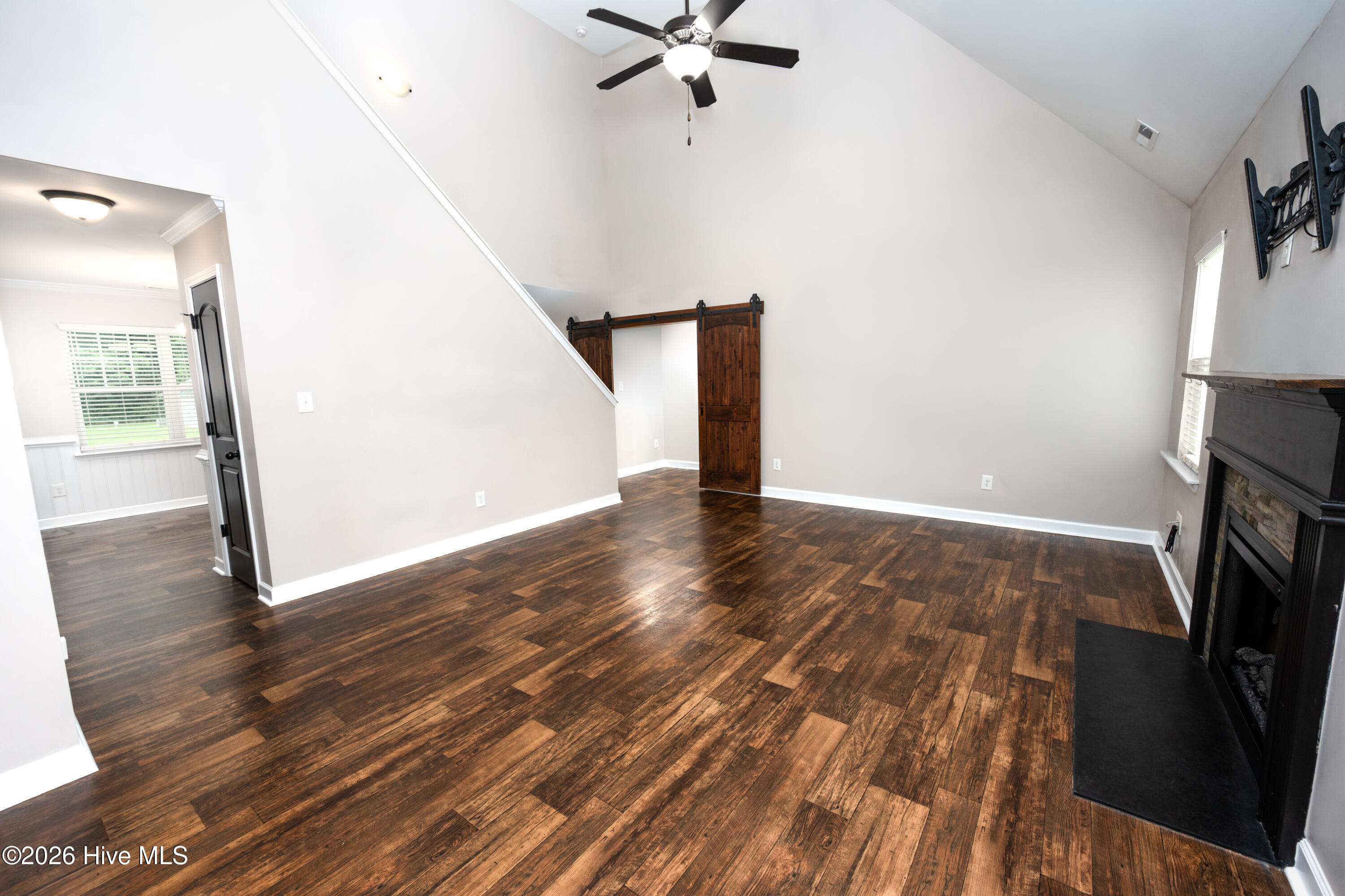 204 Gillcrest Court Property Photo 12