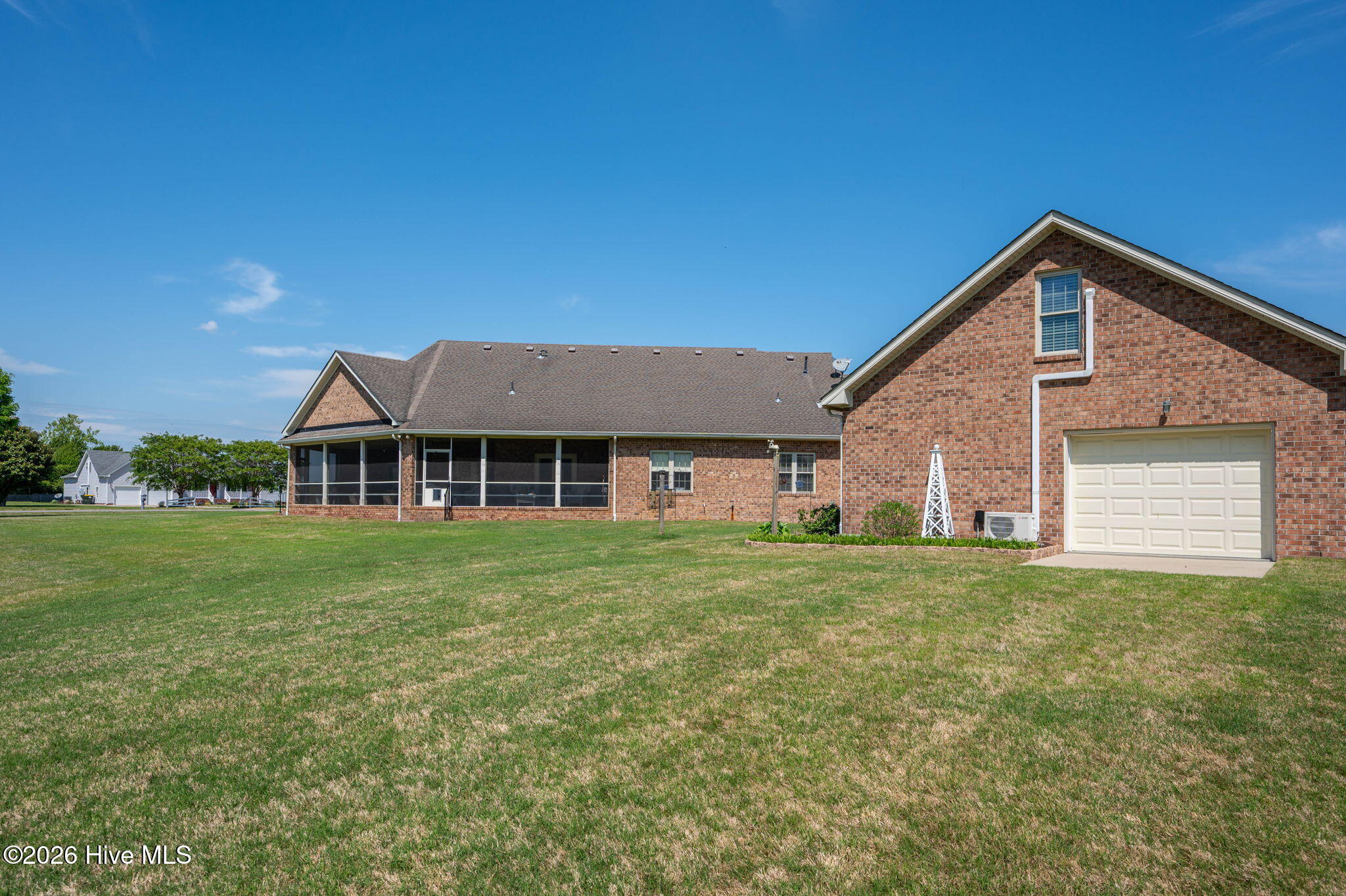 106 Phyllis Court Property Photo 4