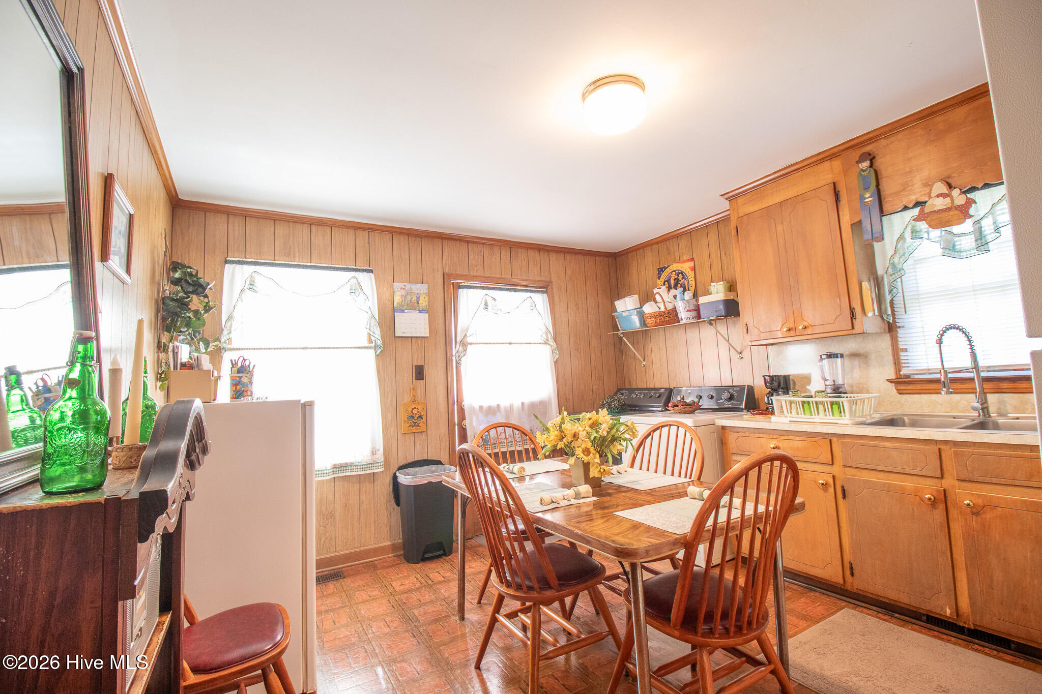 521 Cascade Avenue Property Photo 6