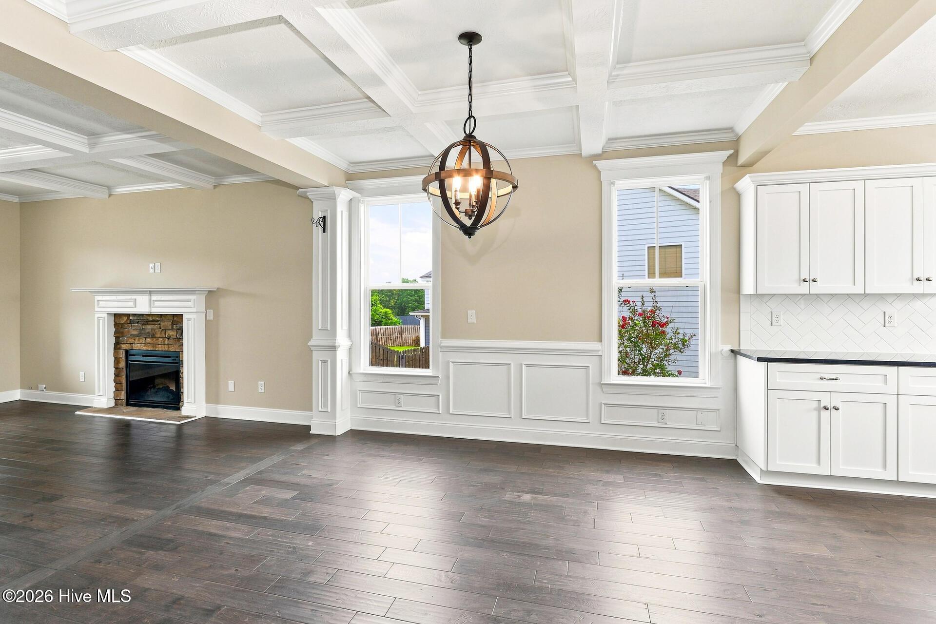937 Niagra Falls Property Photo 4