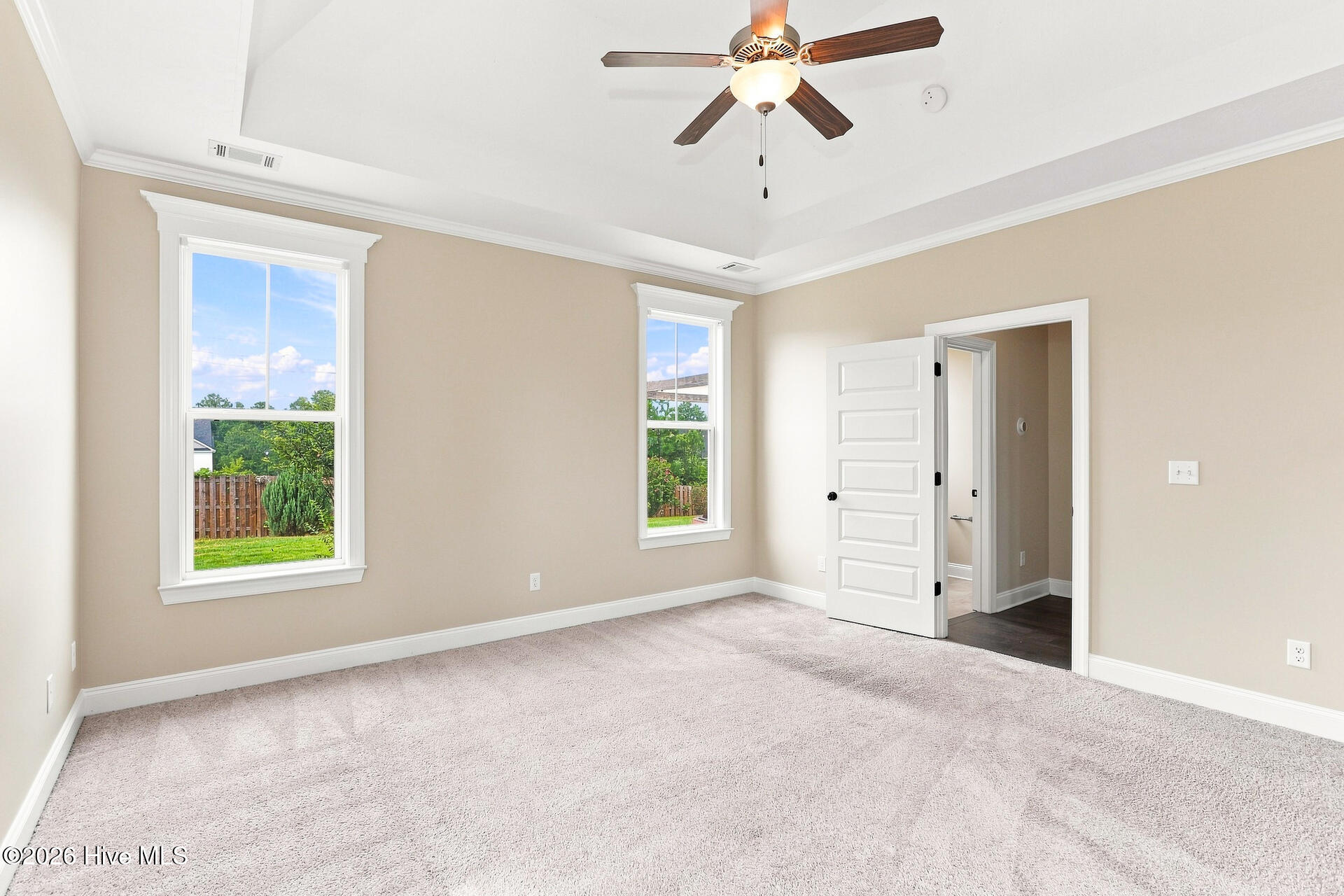 937 Niagra Falls Property Photo 11