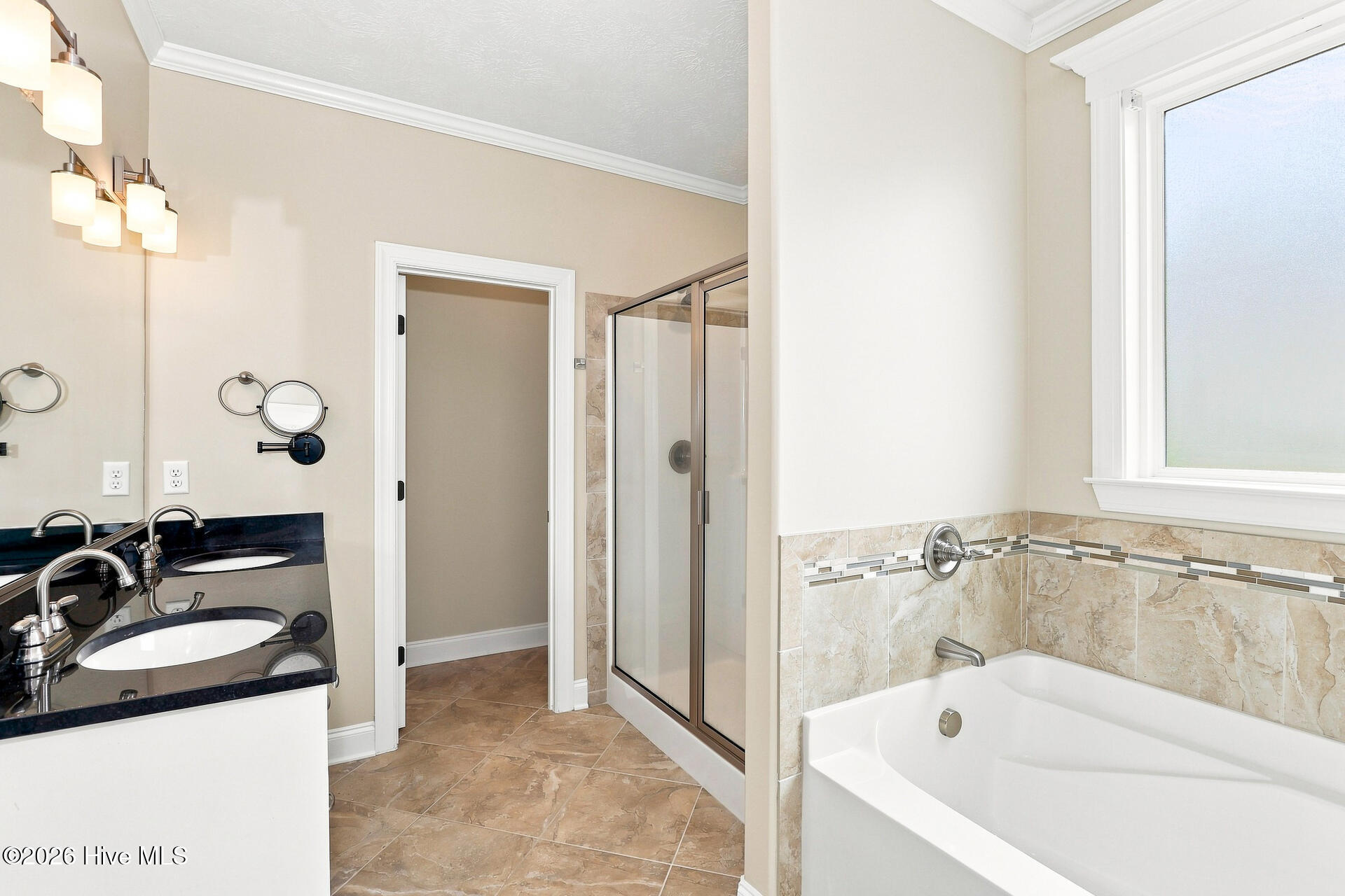 937 Niagra Falls Property Photo 13