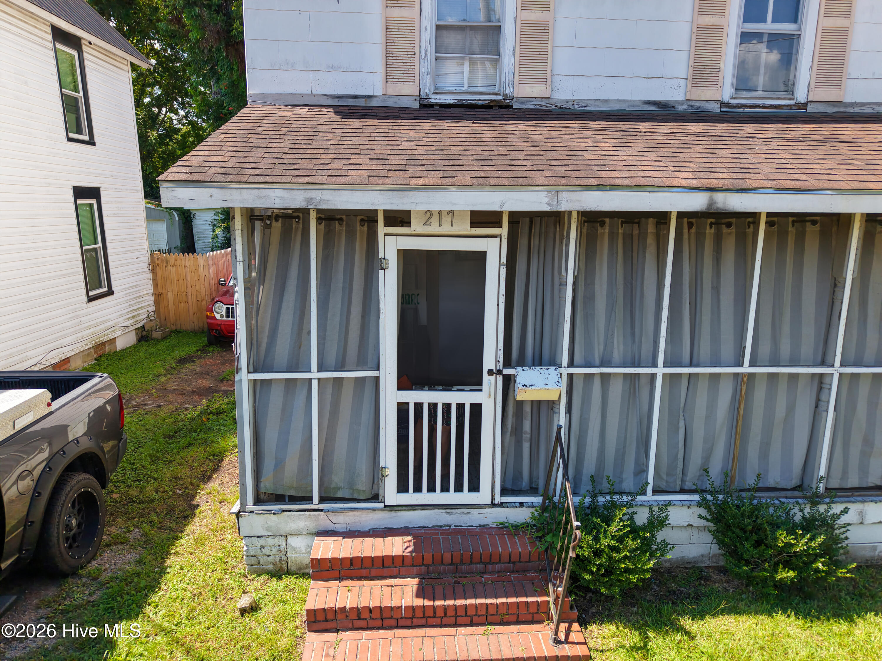 217 E Broad Street Property Photo 5