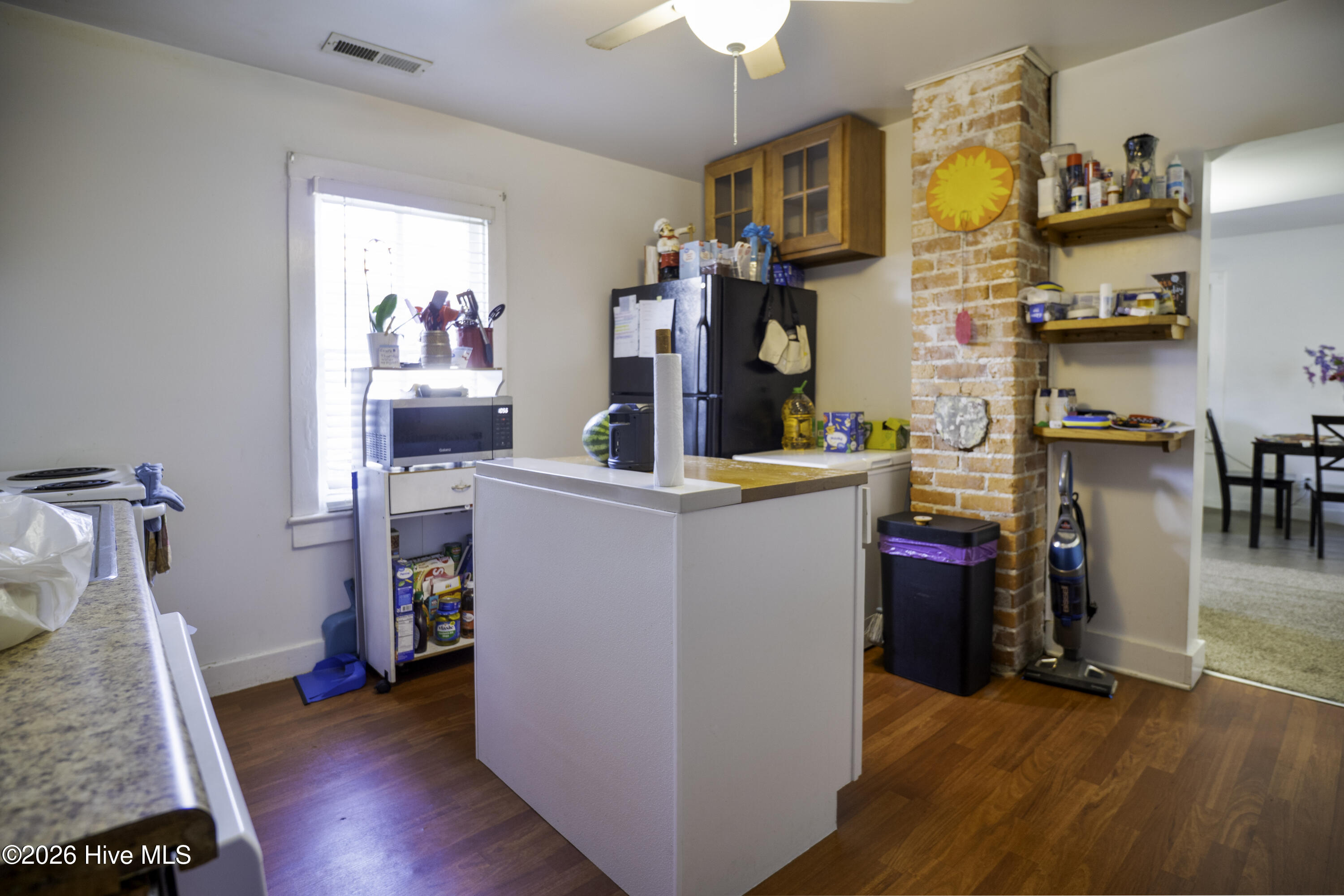 217 E Broad Street Property Photo 8