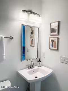 214 S 17th Street B Property Photo 8