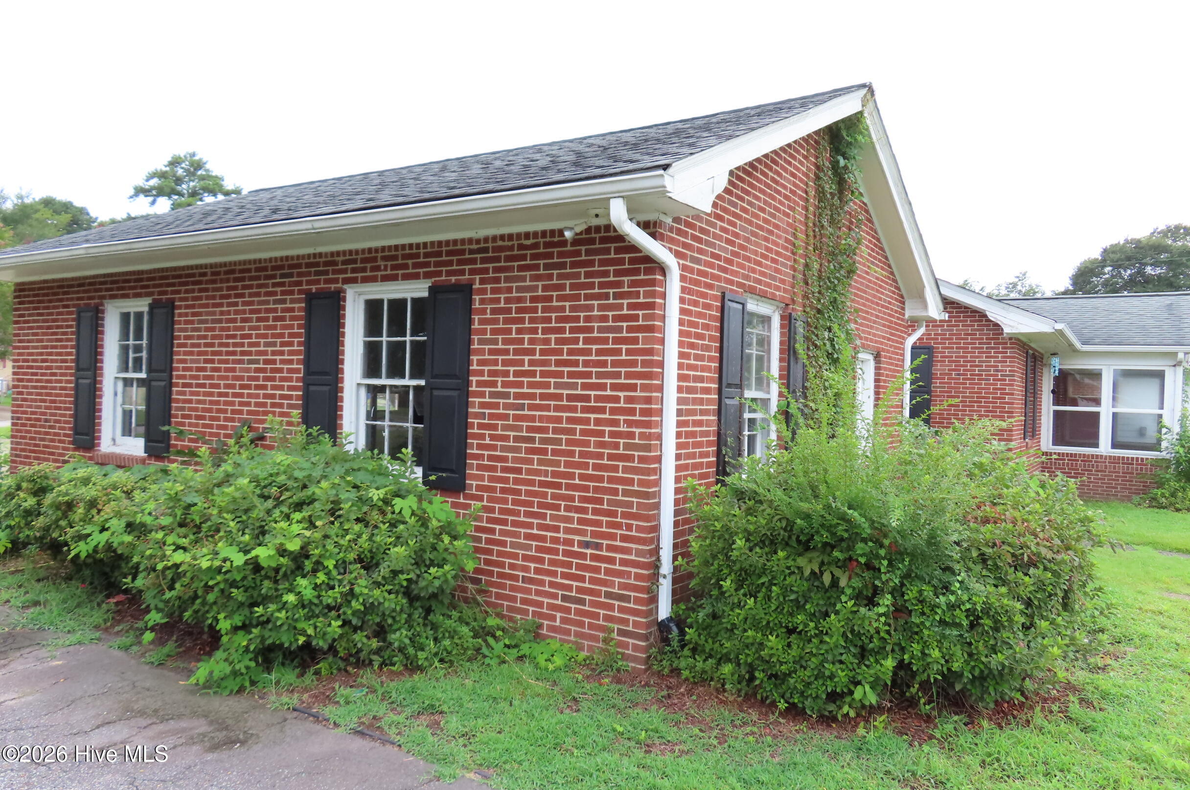 222 Sunset Drive Property Photo 3