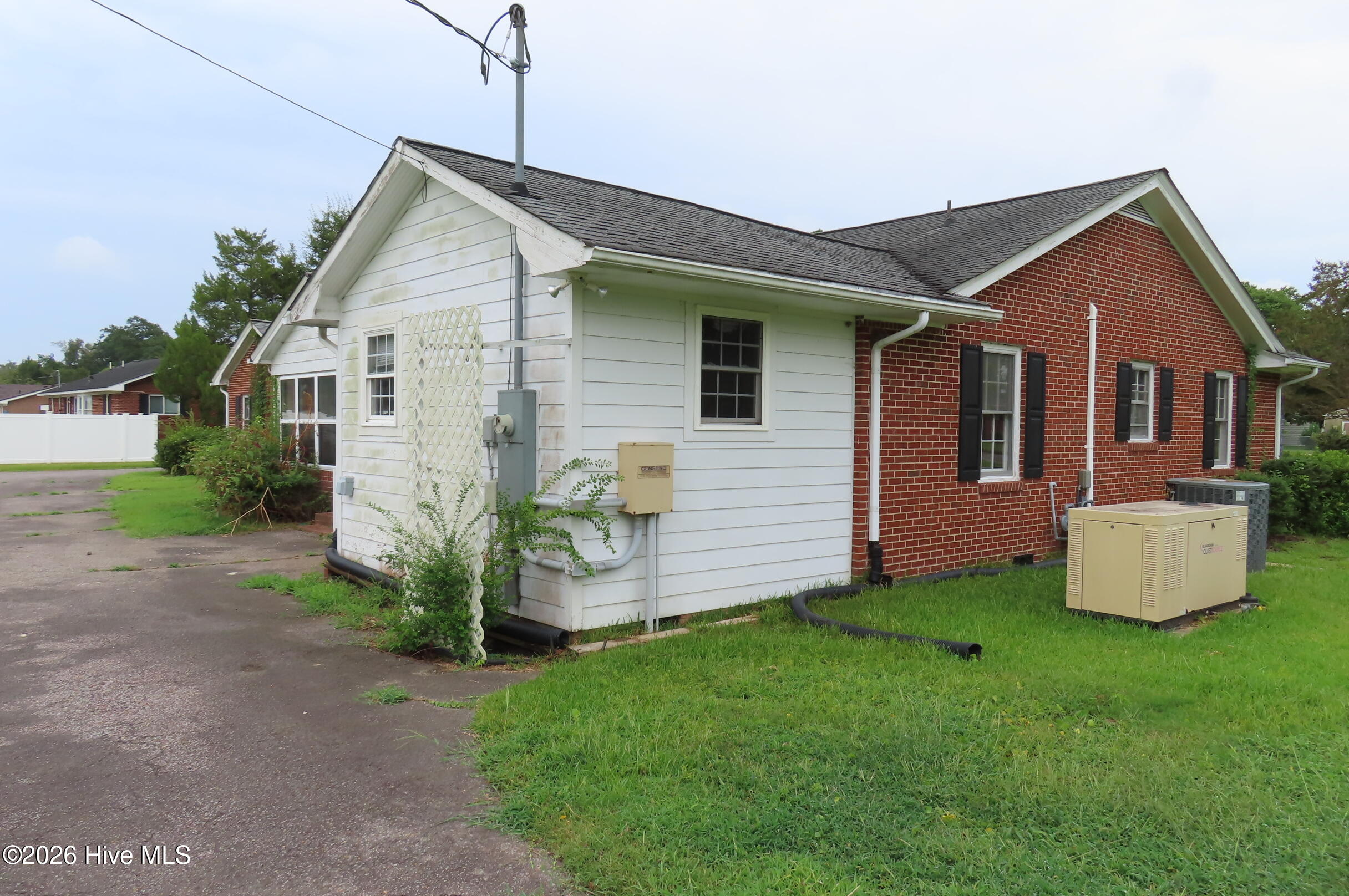 222 Sunset Drive Property Photo 4