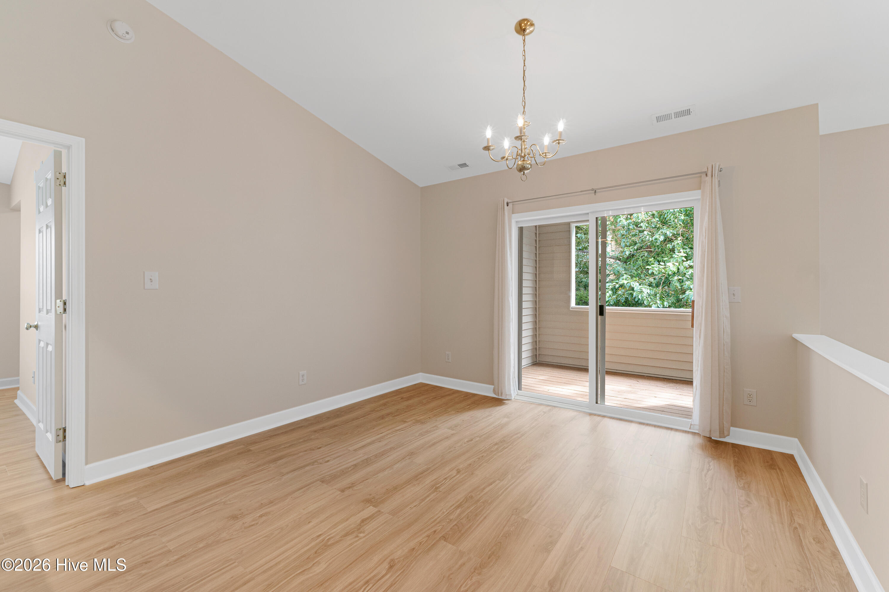 424 Commerce Avenue D Property Photo 8
