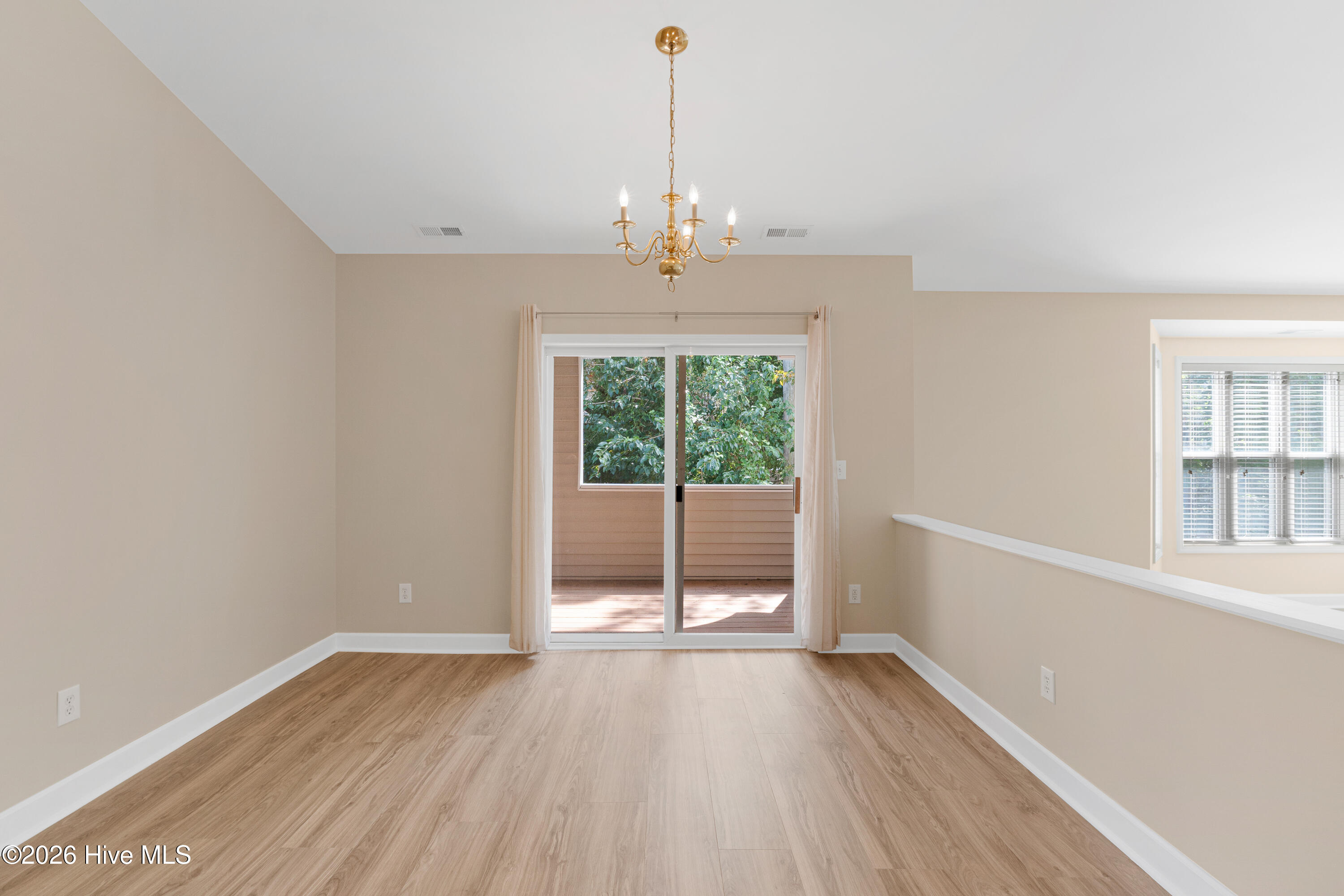 424 Commerce Avenue D Property Photo 9