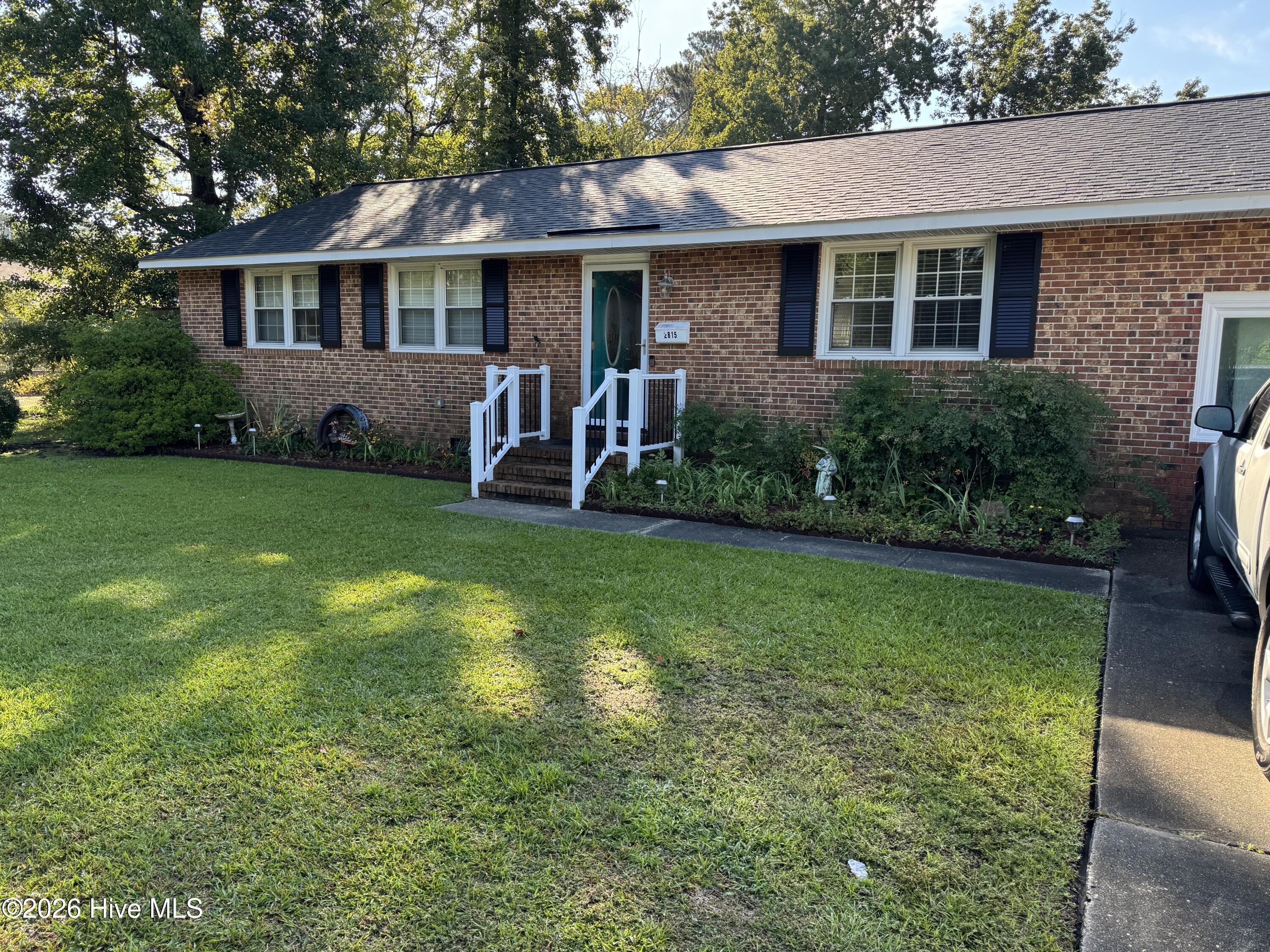 2815 Northwoods Drive Property Photo 1