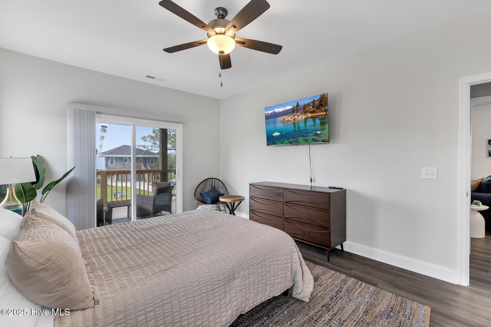 102 Orca Way Property Photo 5