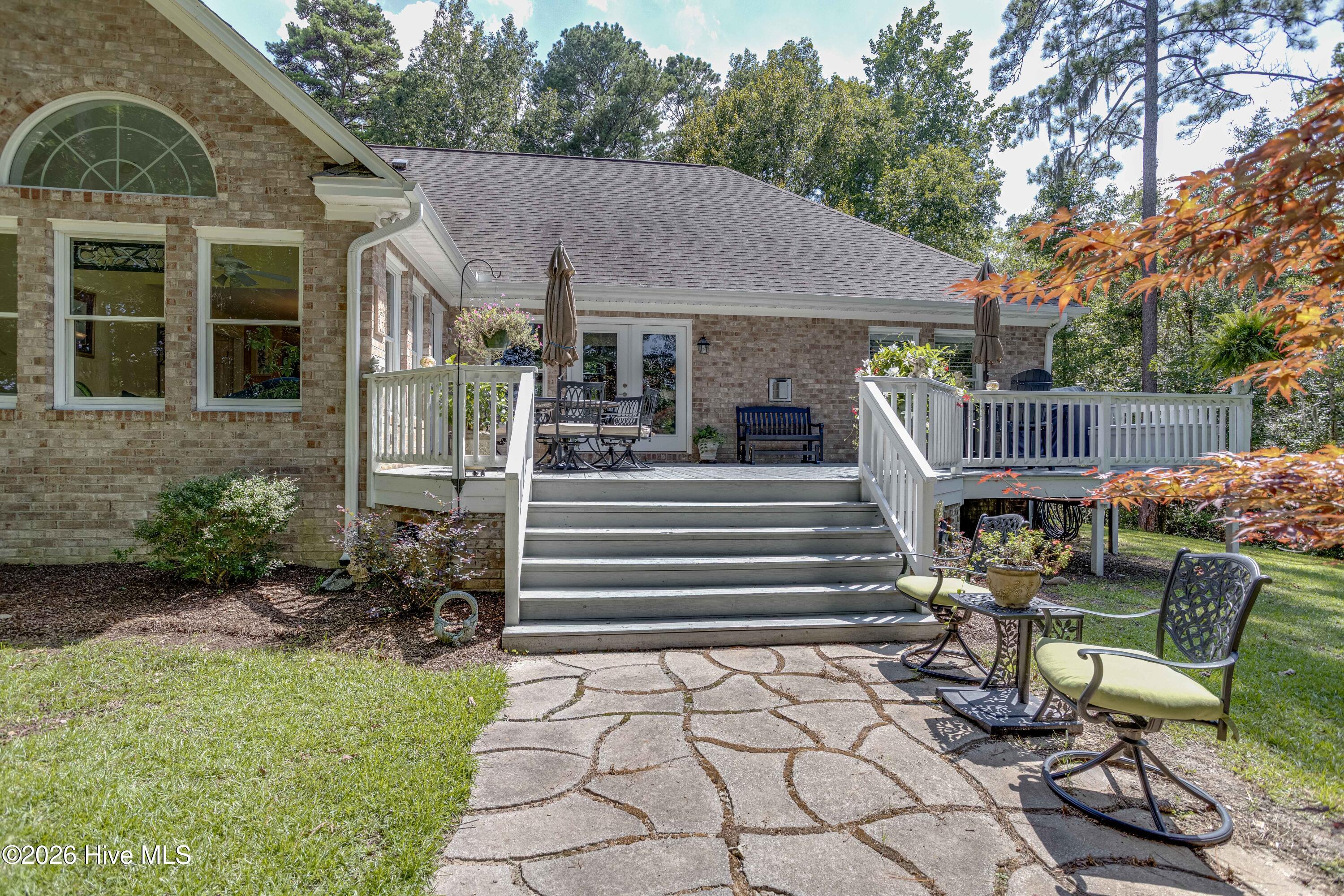 95 Waters Edge Drive Property Photo 43