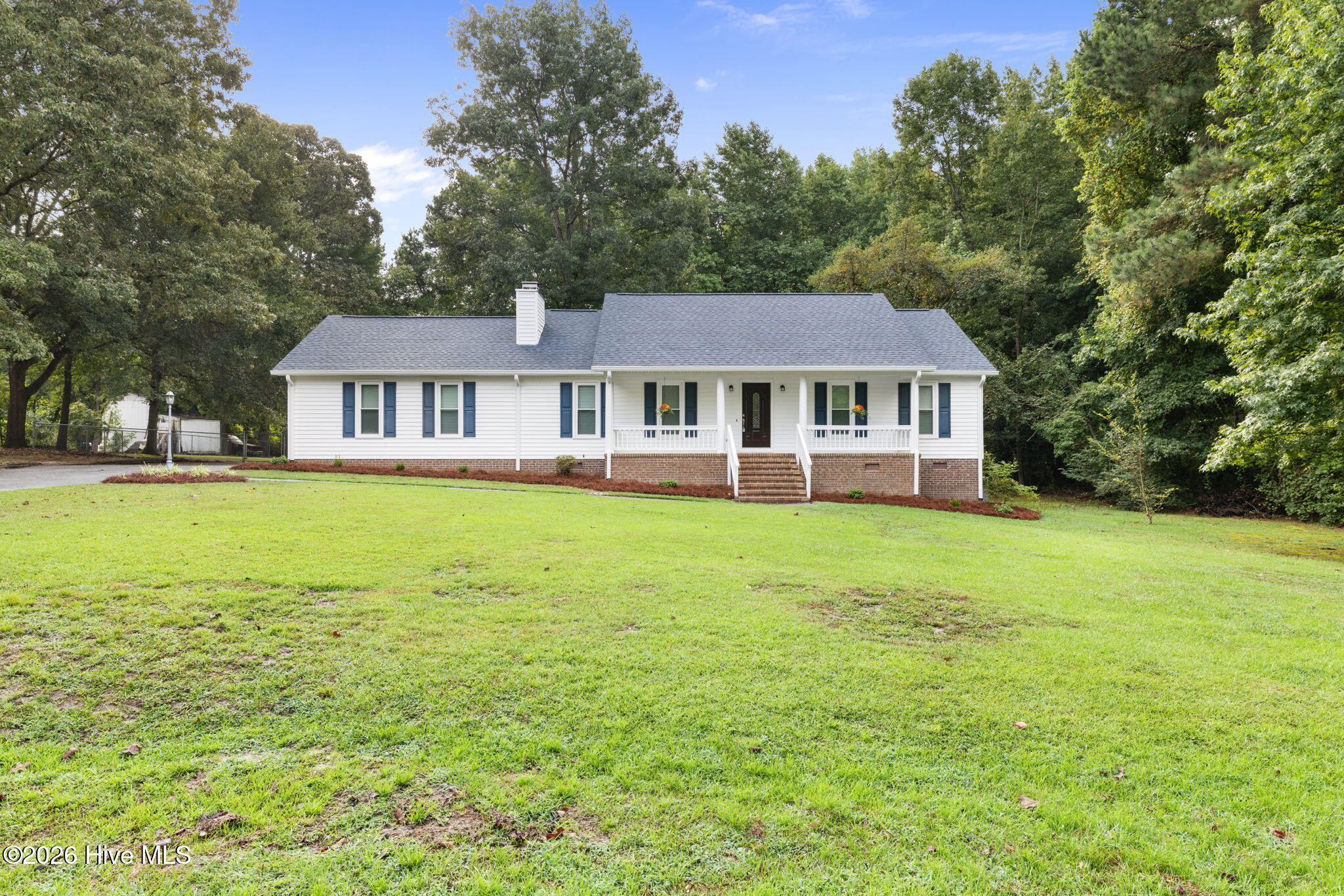122 N Pointe Drive Property Photo 2