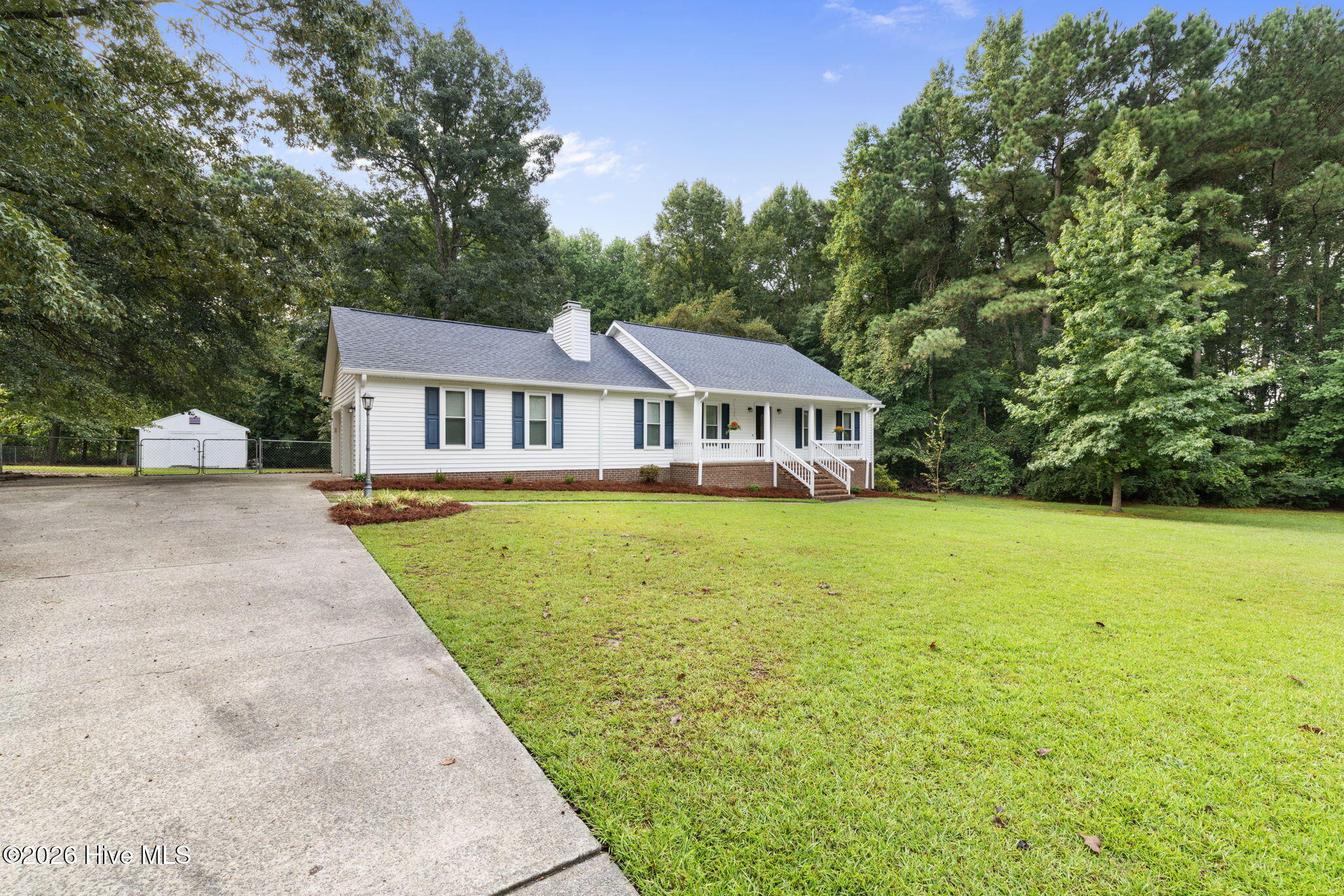 122 N Pointe Drive Property Photo 3