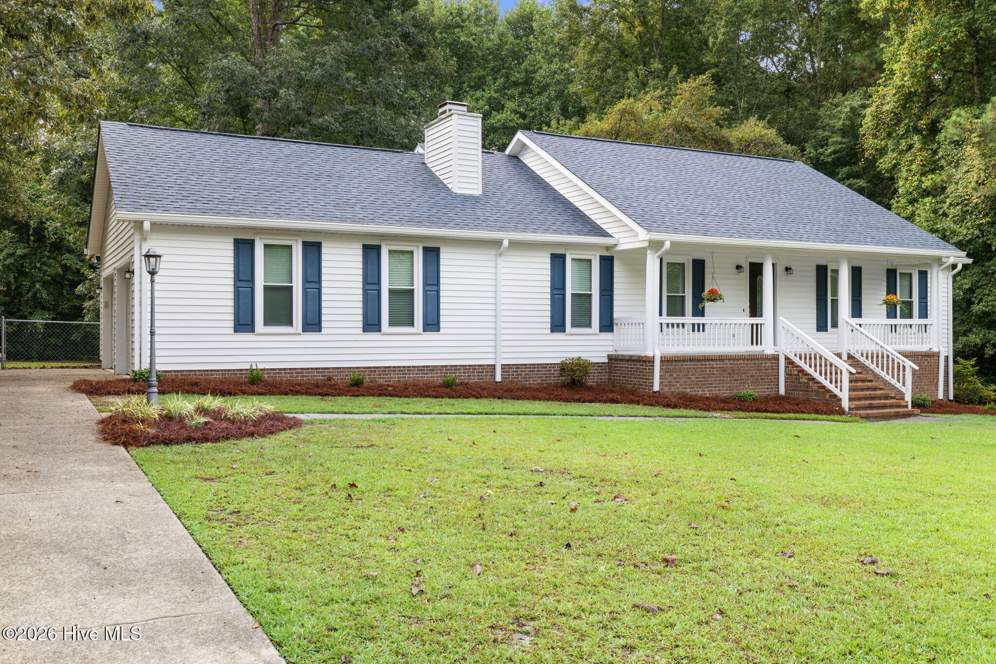 122 N Pointe Drive Property Photo 4