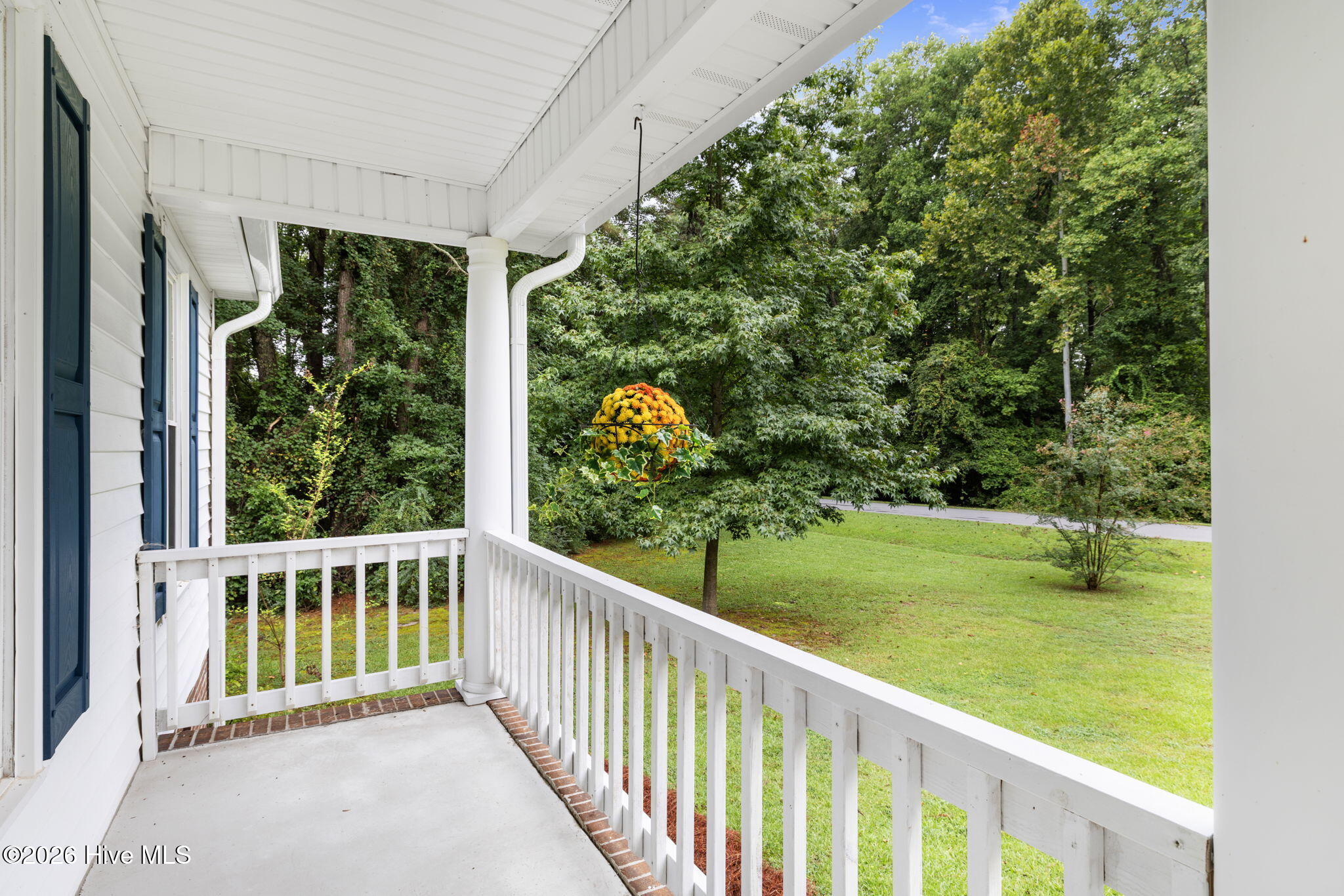122 N Pointe Drive Property Photo 6