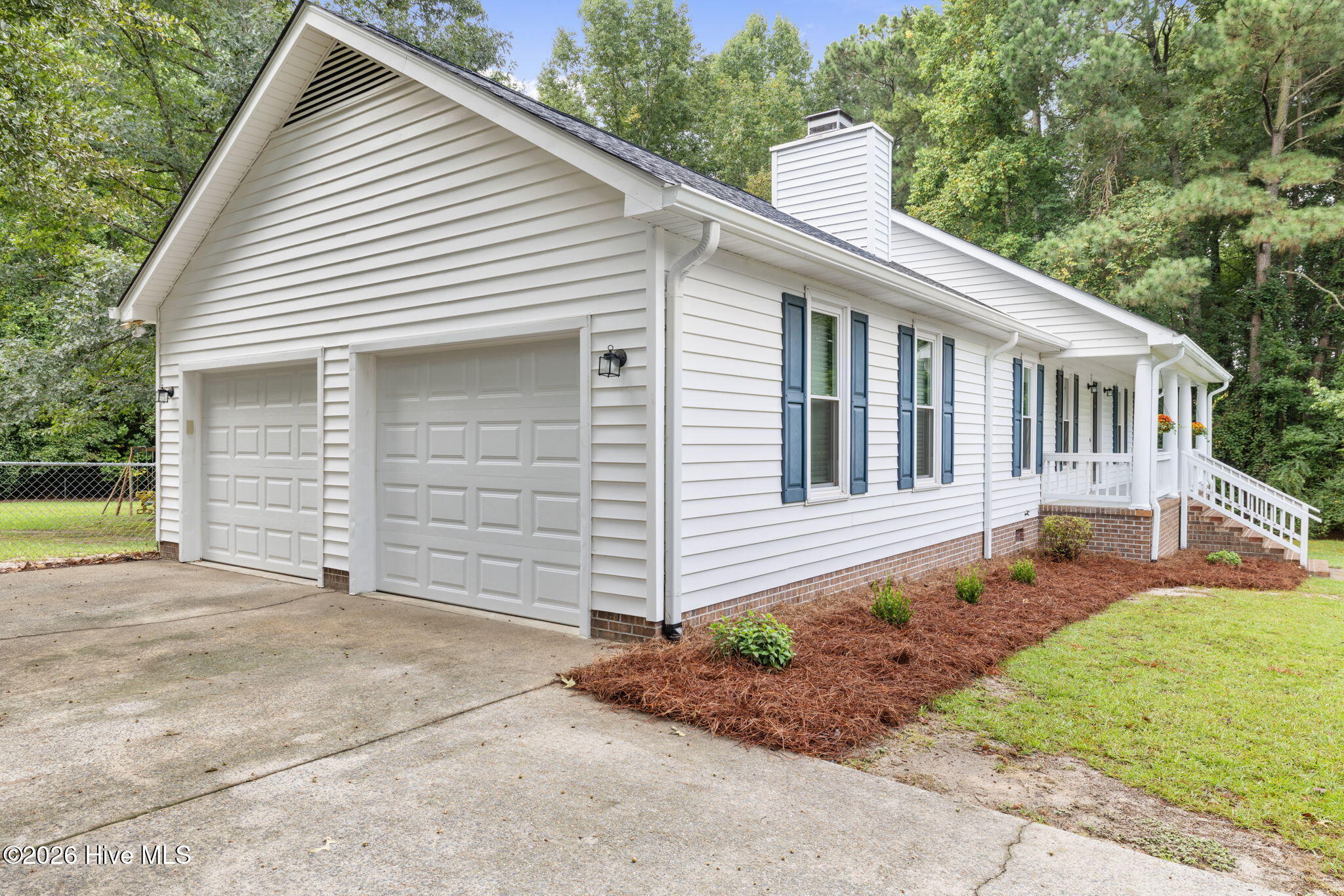 122 N Pointe Drive Property Photo 7