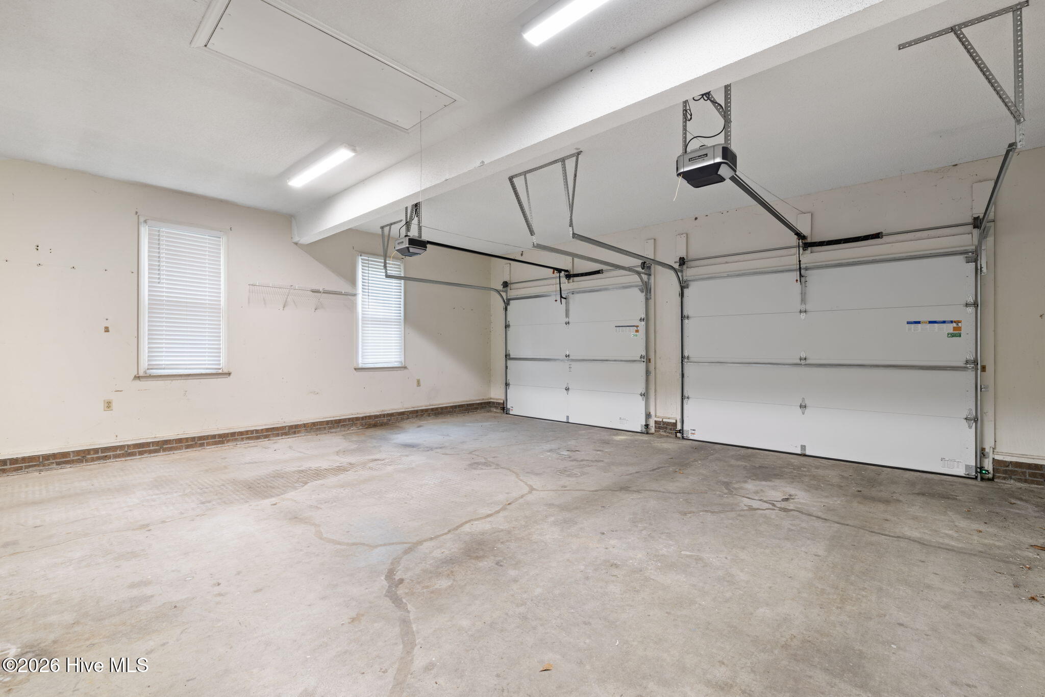 122 N Pointe Drive Property Photo 8