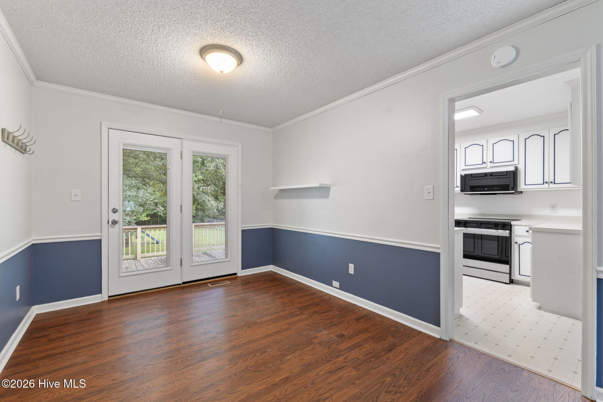 122 N Pointe Drive Property Photo 13