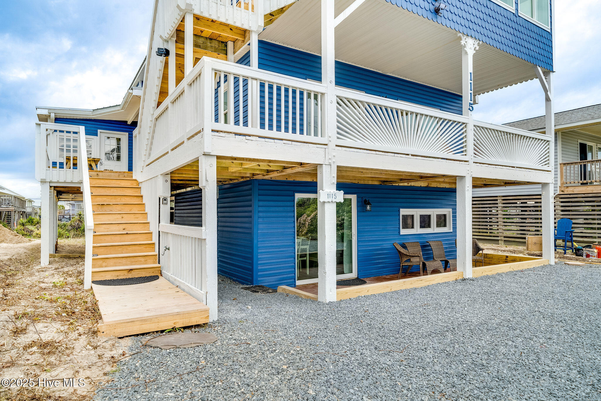 1115 N Shore Drive Property Photo 2