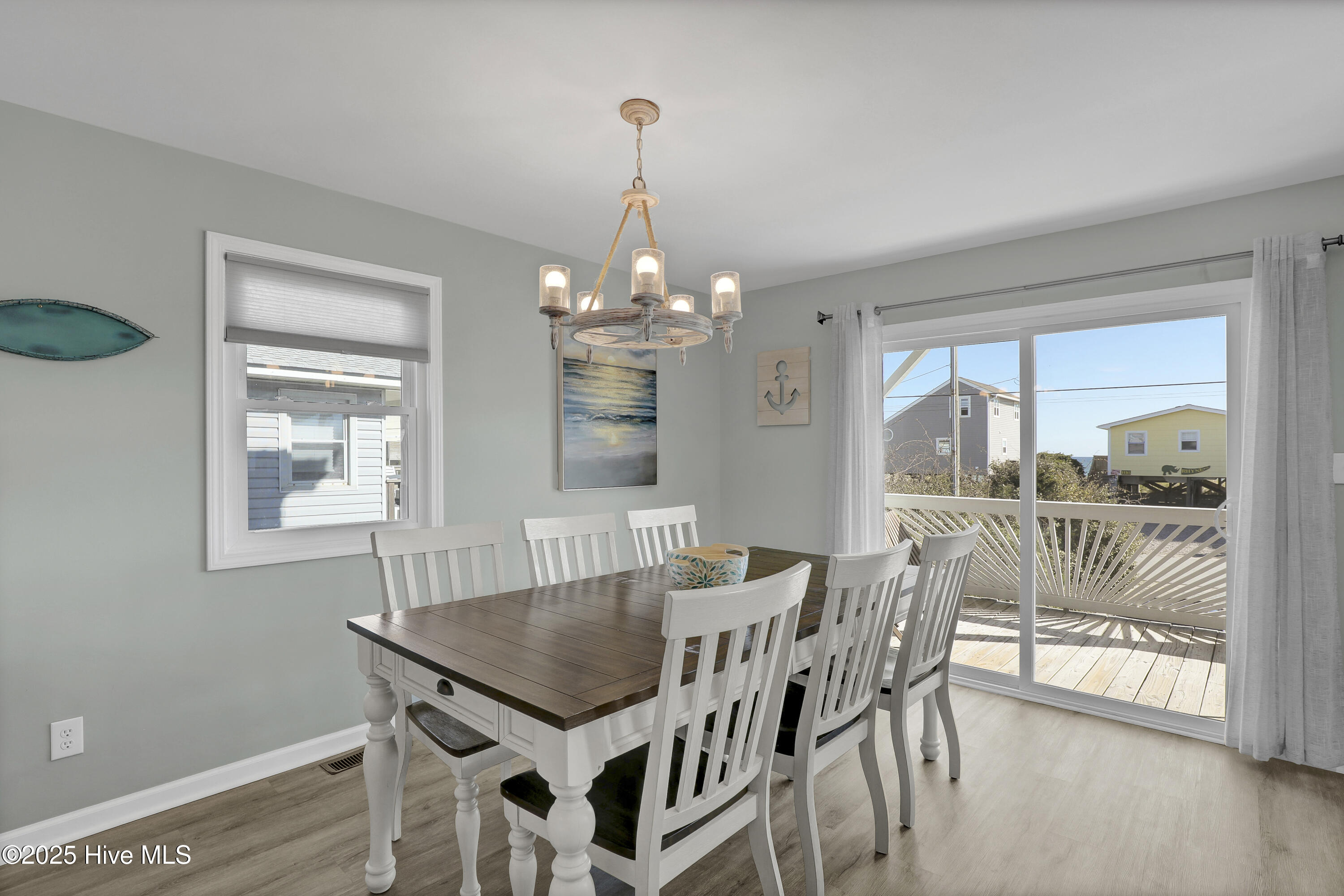 1115 N Shore Drive Property Photo 6