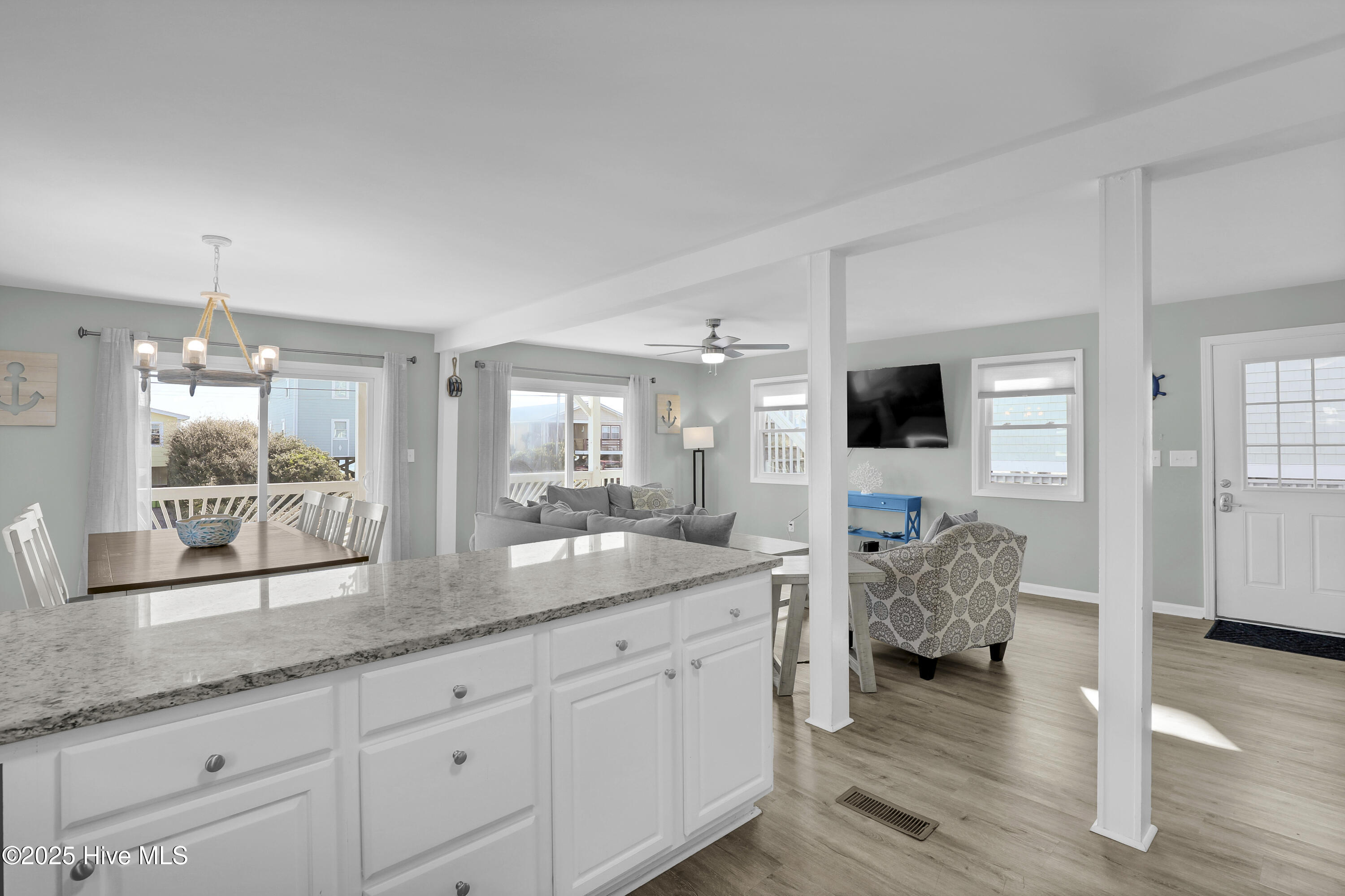 1115 N Shore Drive Property Photo 9