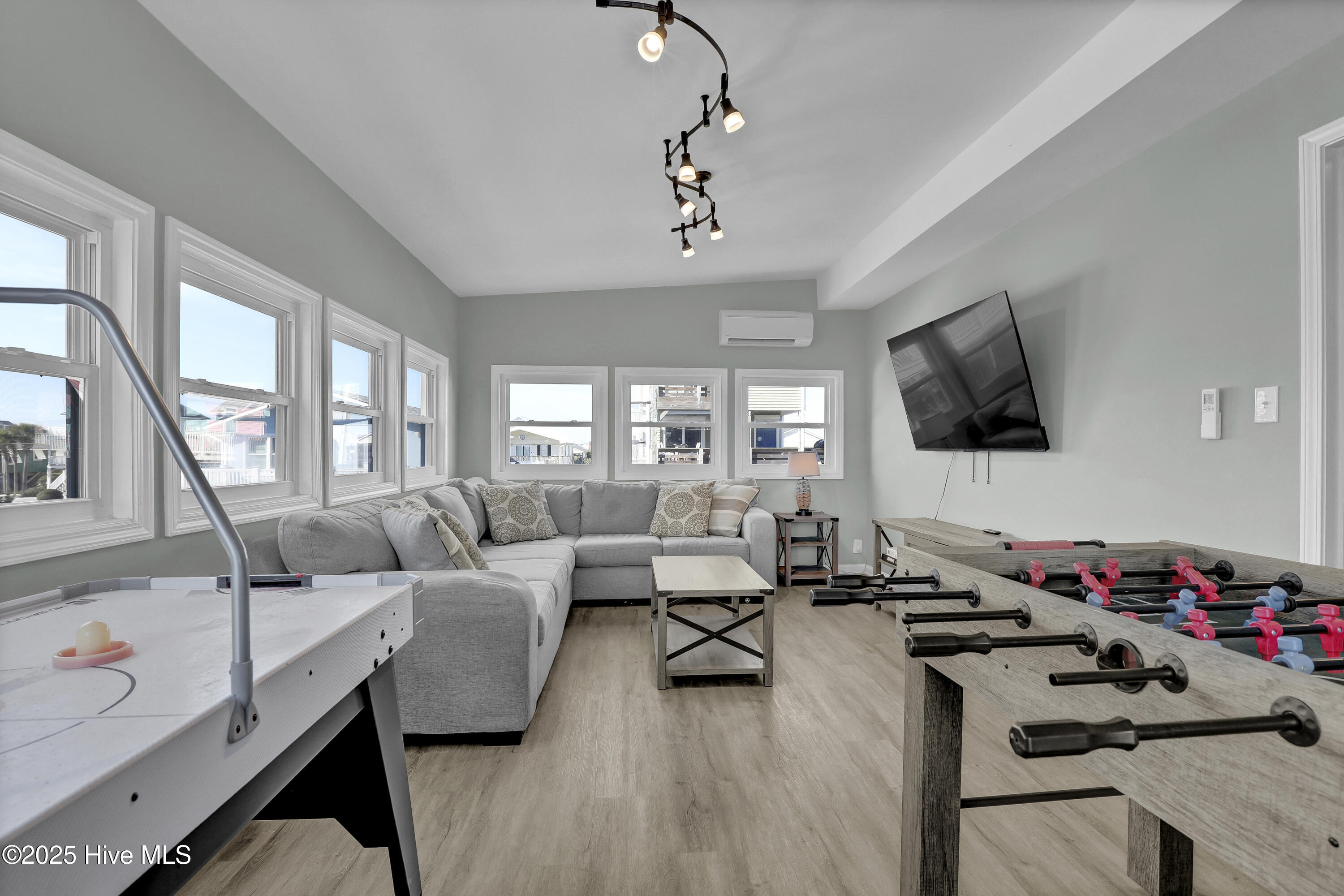 1115 N Shore Drive Property Photo 17