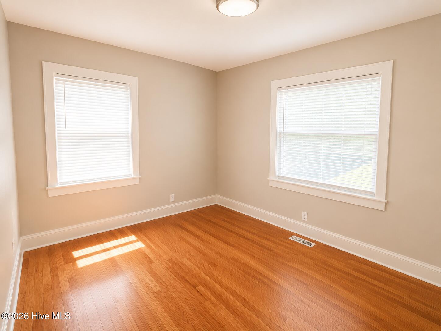 913 N Colony Avenue N Property Photo 10