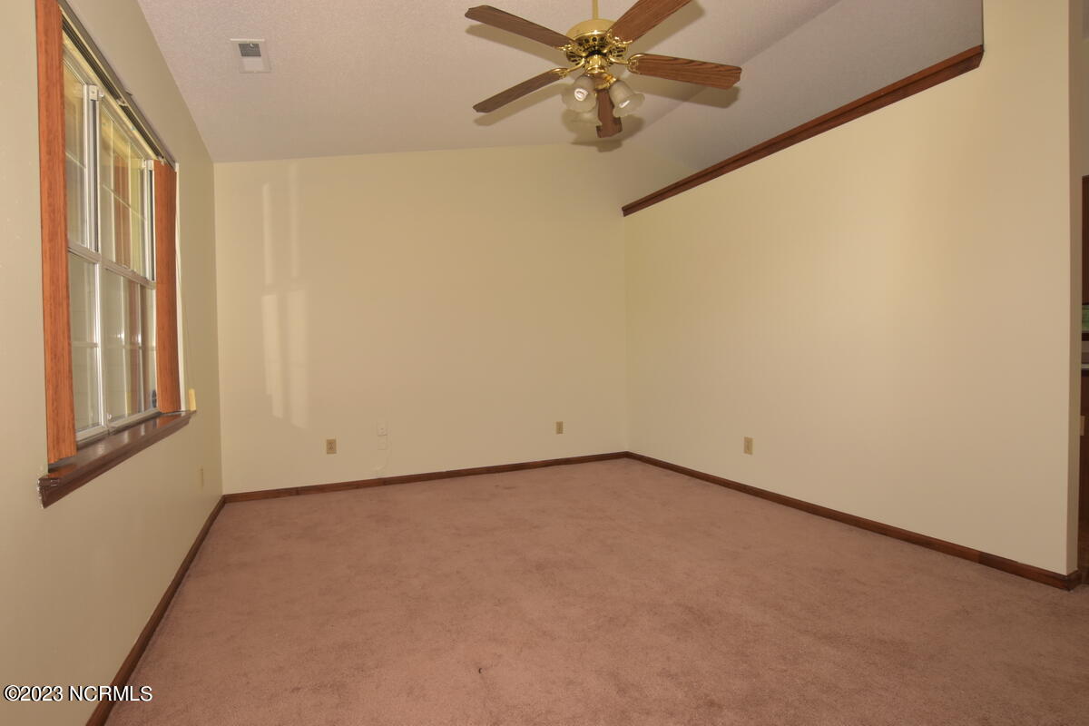 415 Oregon Trail Property Photo 4