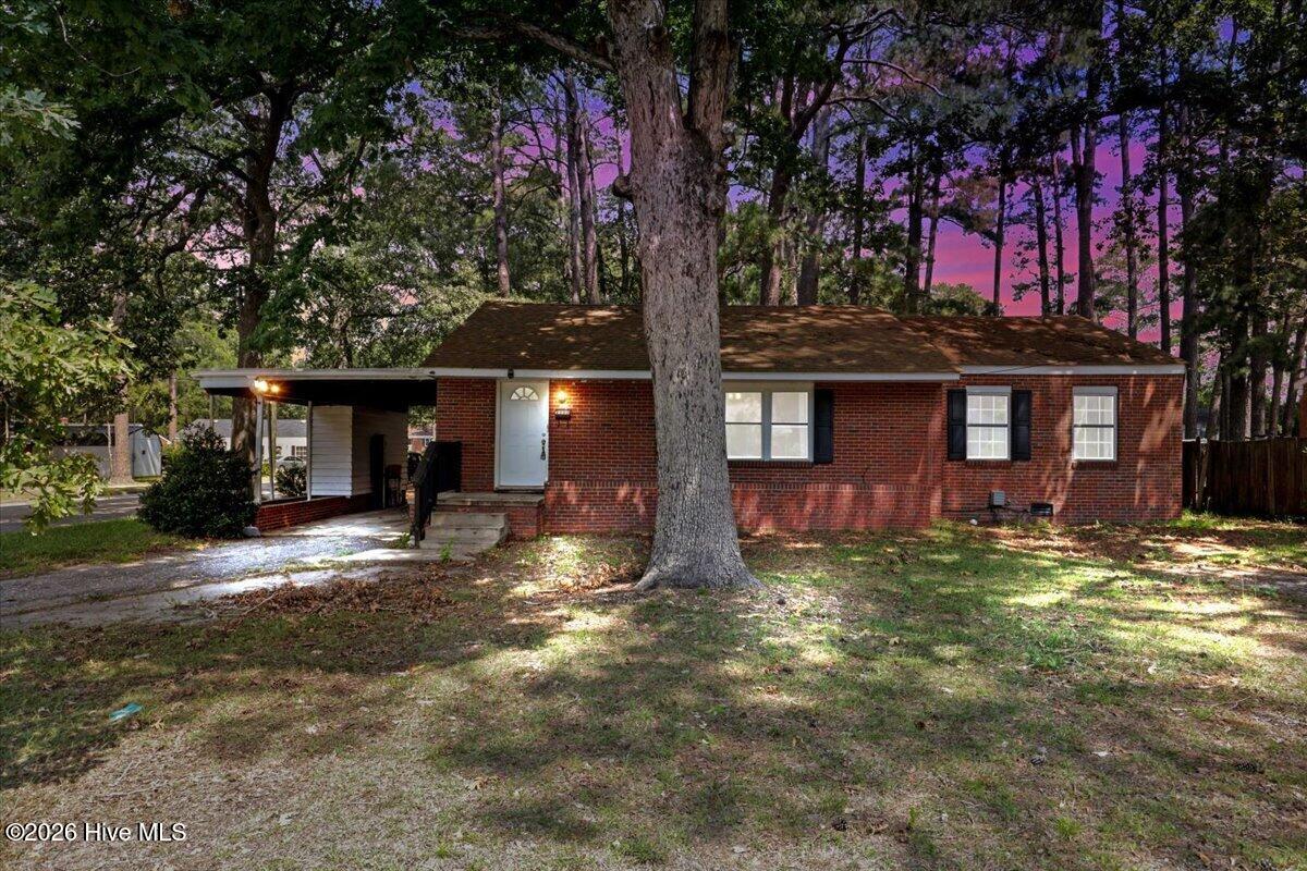 2000 Rosewood Avenue Property Photo 2