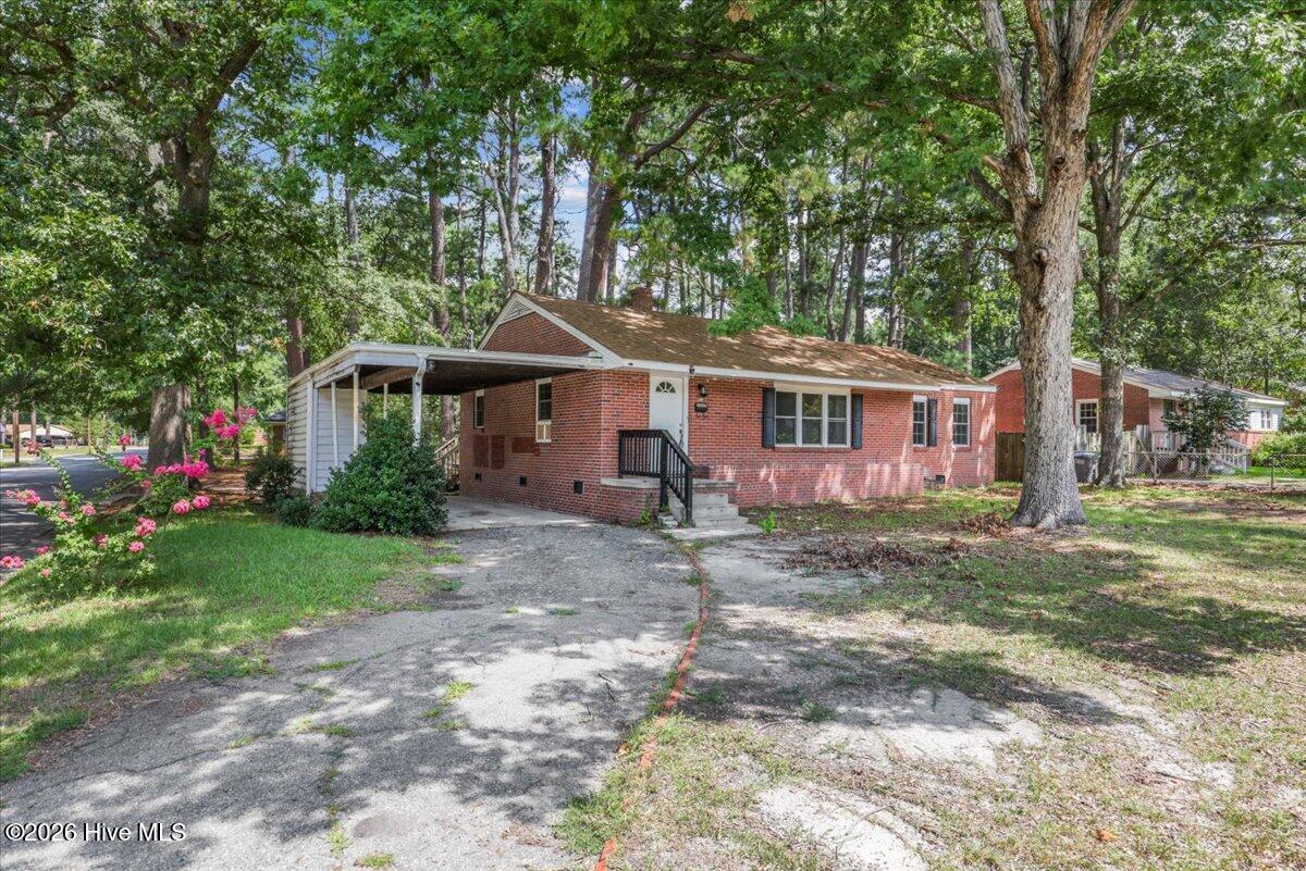 2000 Rosewood Avenue Property Photo 4