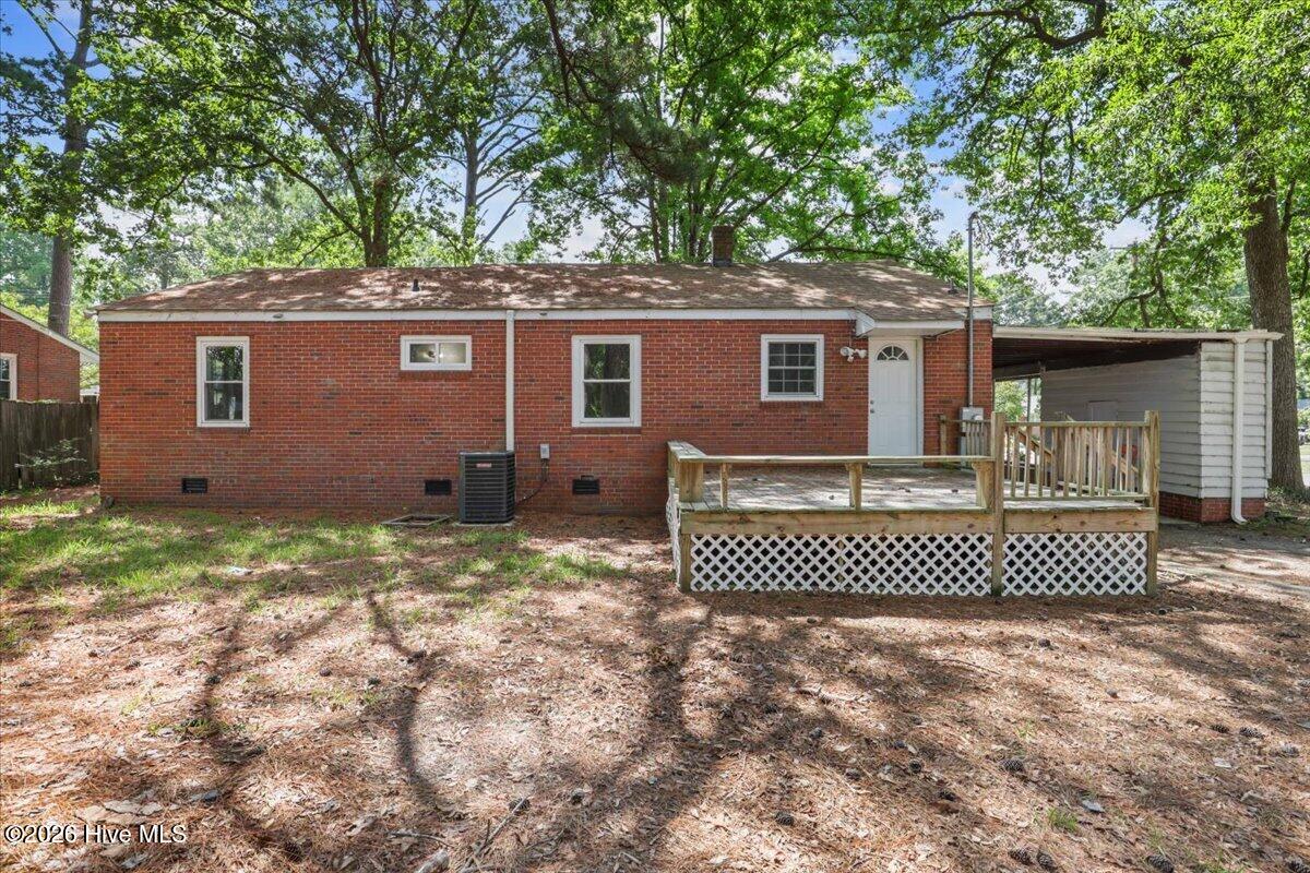 2000 Rosewood Avenue Property Photo 8